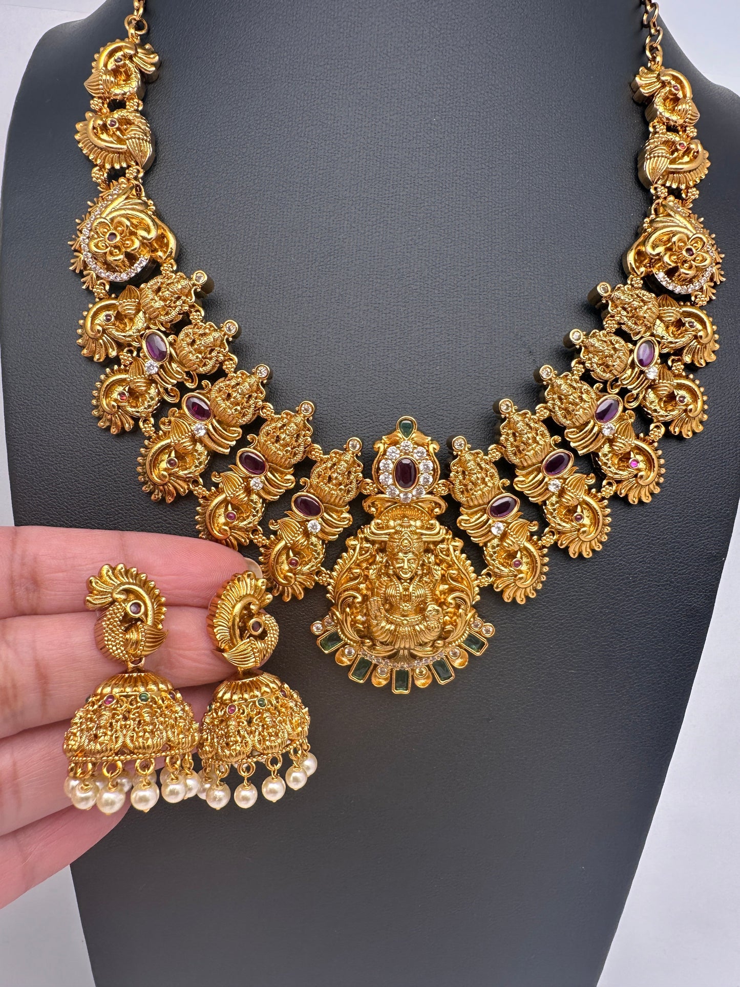 Goddess Lakshmi Nakshi Matte Finish Color Stone Short Necklace - Green