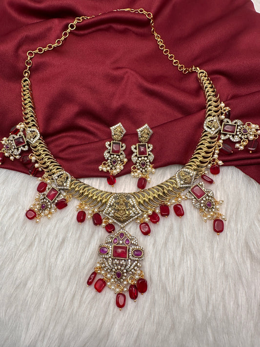Goddess Lakshmi Color Stone Jalebi Neckline Short Necklace - Red