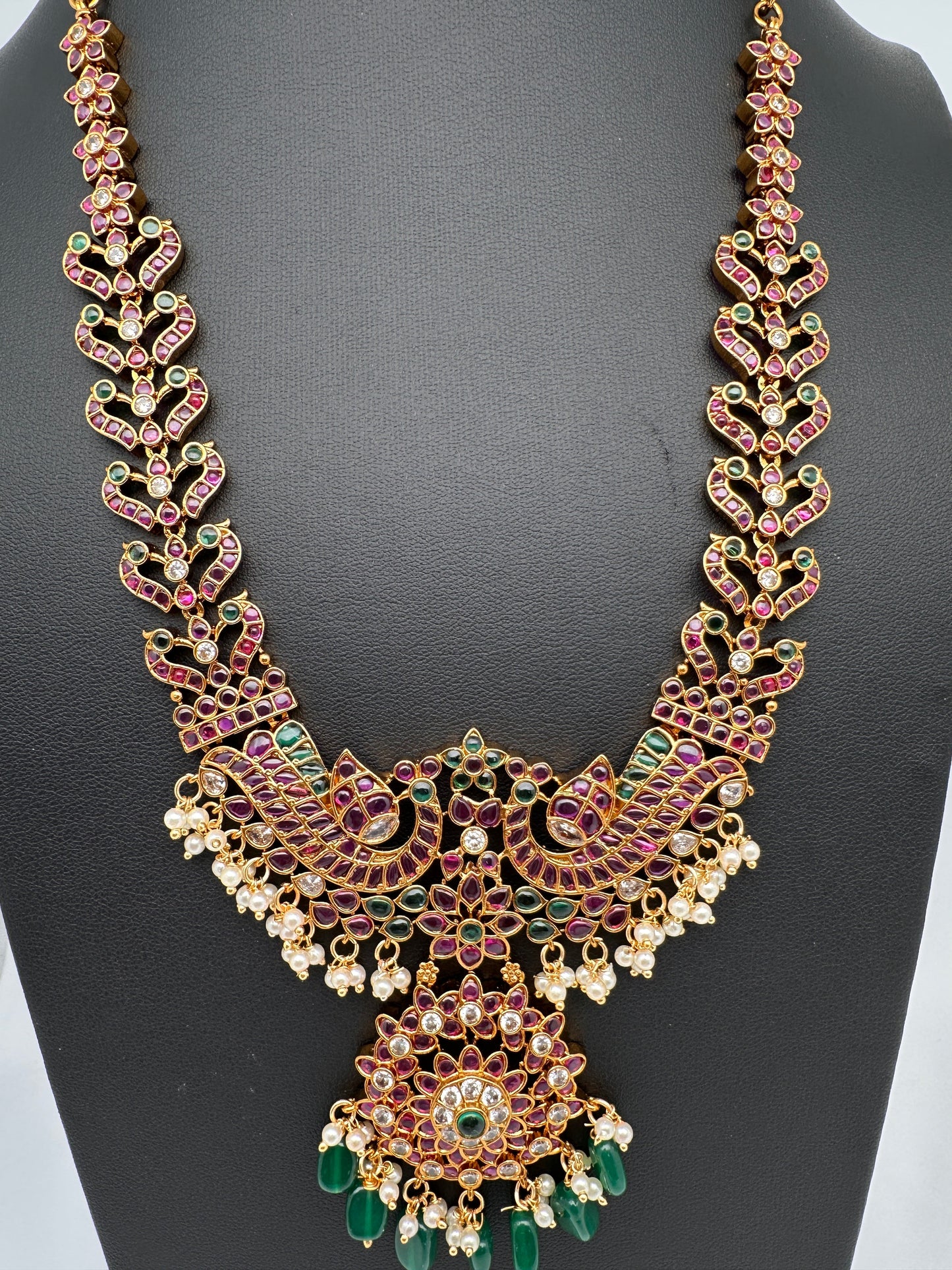 Matte Kempu Green Beads Short Necklace