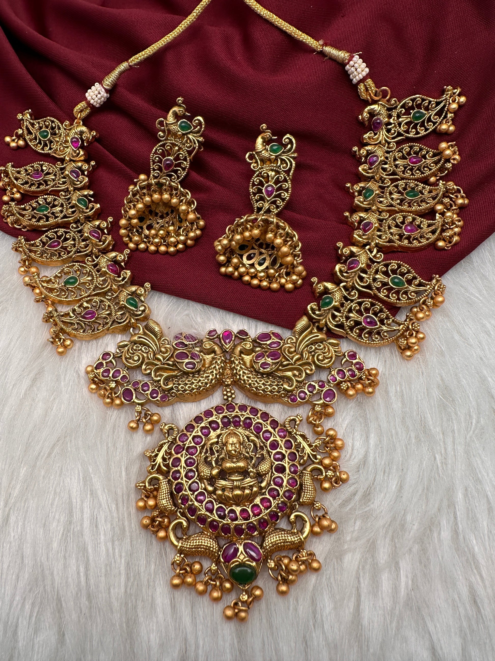 Matte Kempu Gunguru Goddess Lakshmi Mango Short Necklace