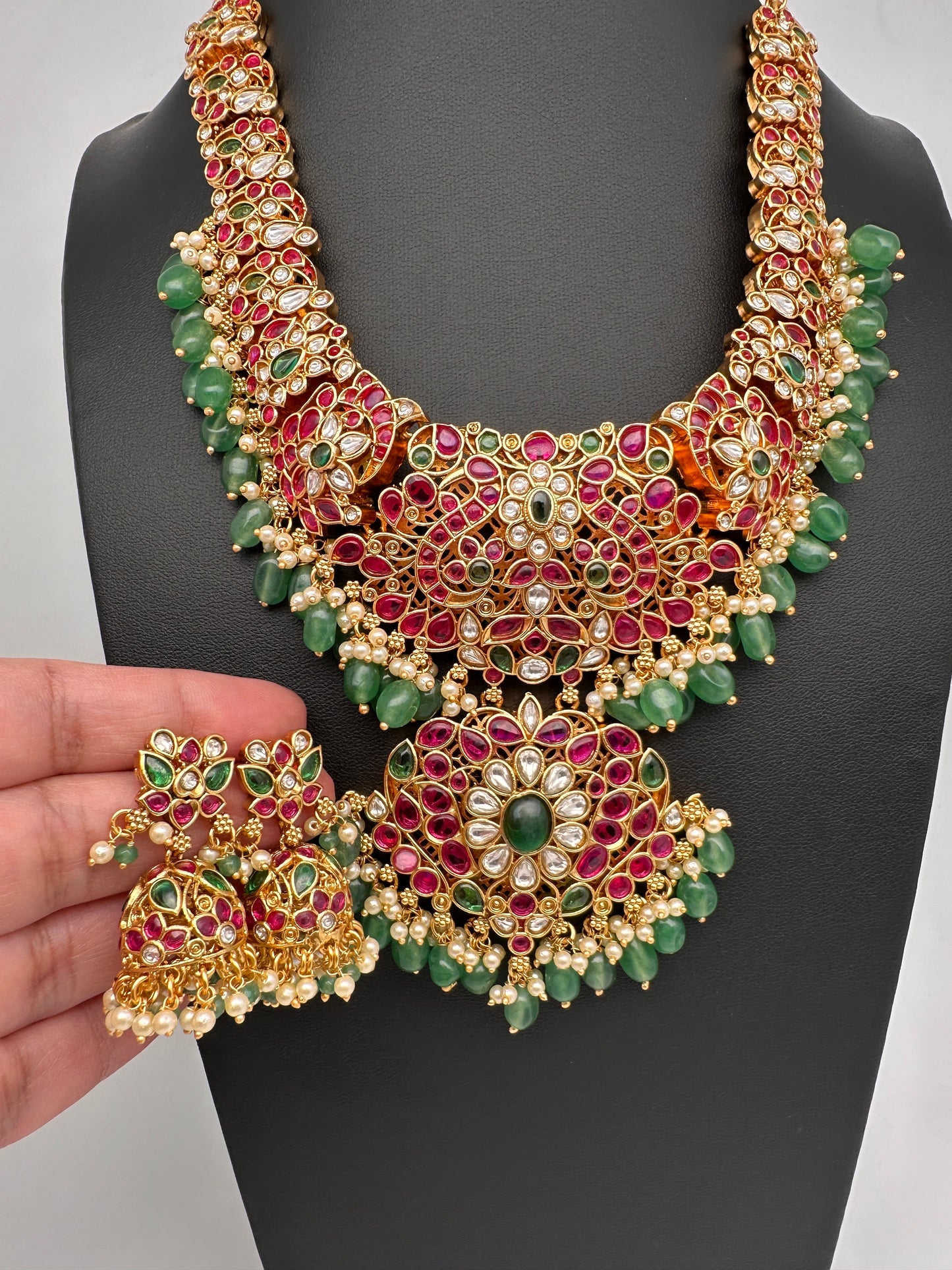 Potta Stone Emerald Pearls Ethnic Short Necklace