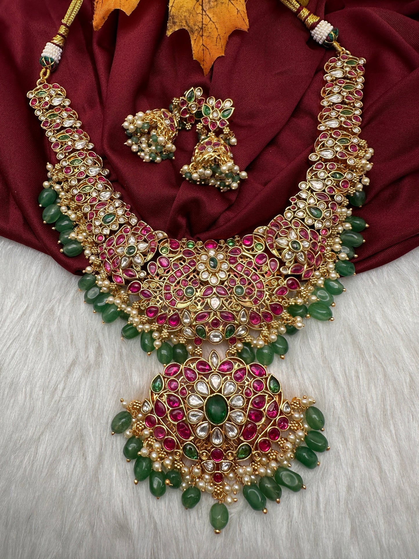 Potta Stone Emerald Pearls Ethnic Short Necklace