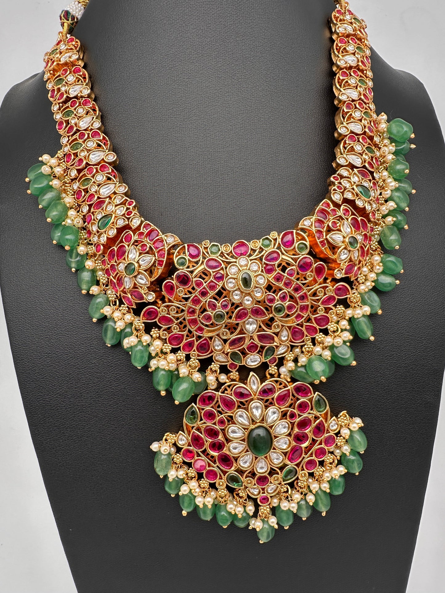 Potta Stone Emerald Pearls Ethnic Short Necklace
