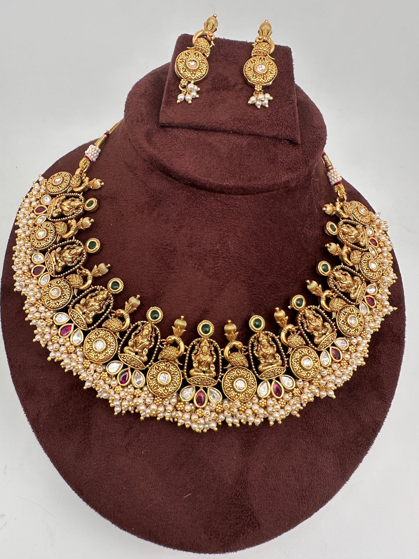 Potta Stone Emerald Pearls Ethnic Short Necklace