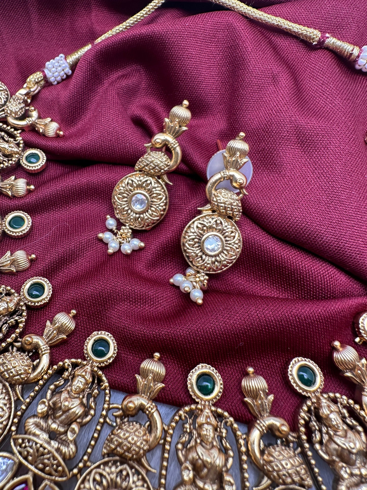 Potta Stone Emerald Pearls Ethnic Short Necklace