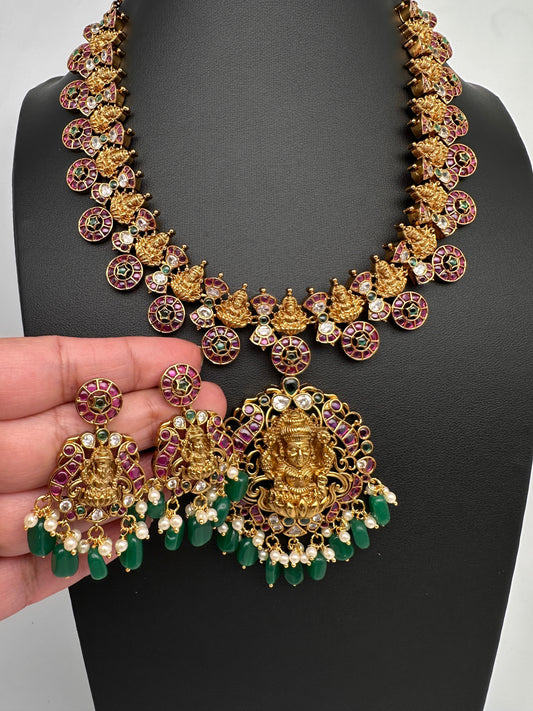Kempu Bottu Detachable Pendent Short Necklace