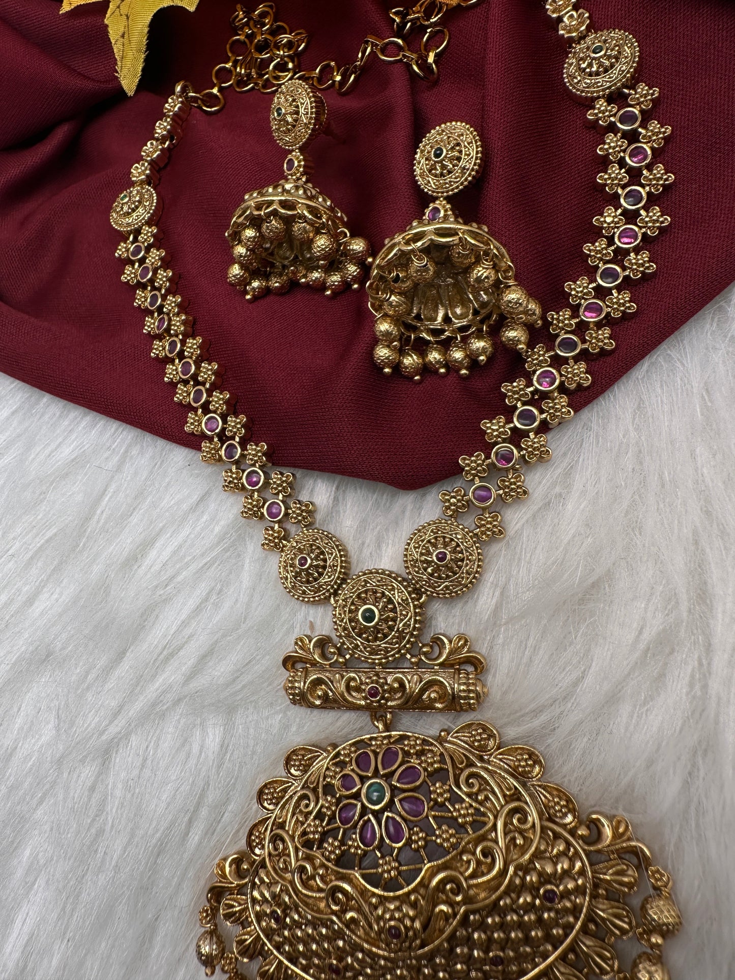 Matte Kemp Short Necklace with Jhumka