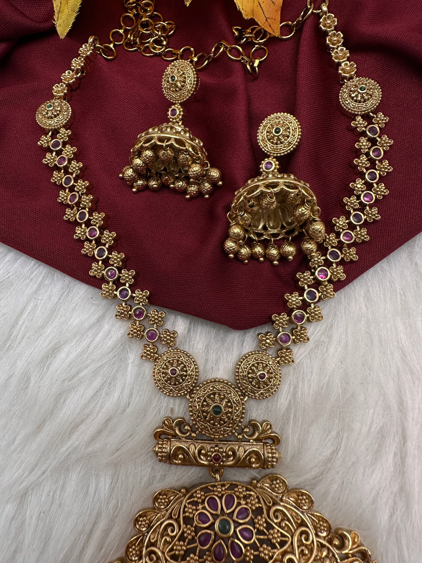 Matte Kemp Short Necklace with Jhumka