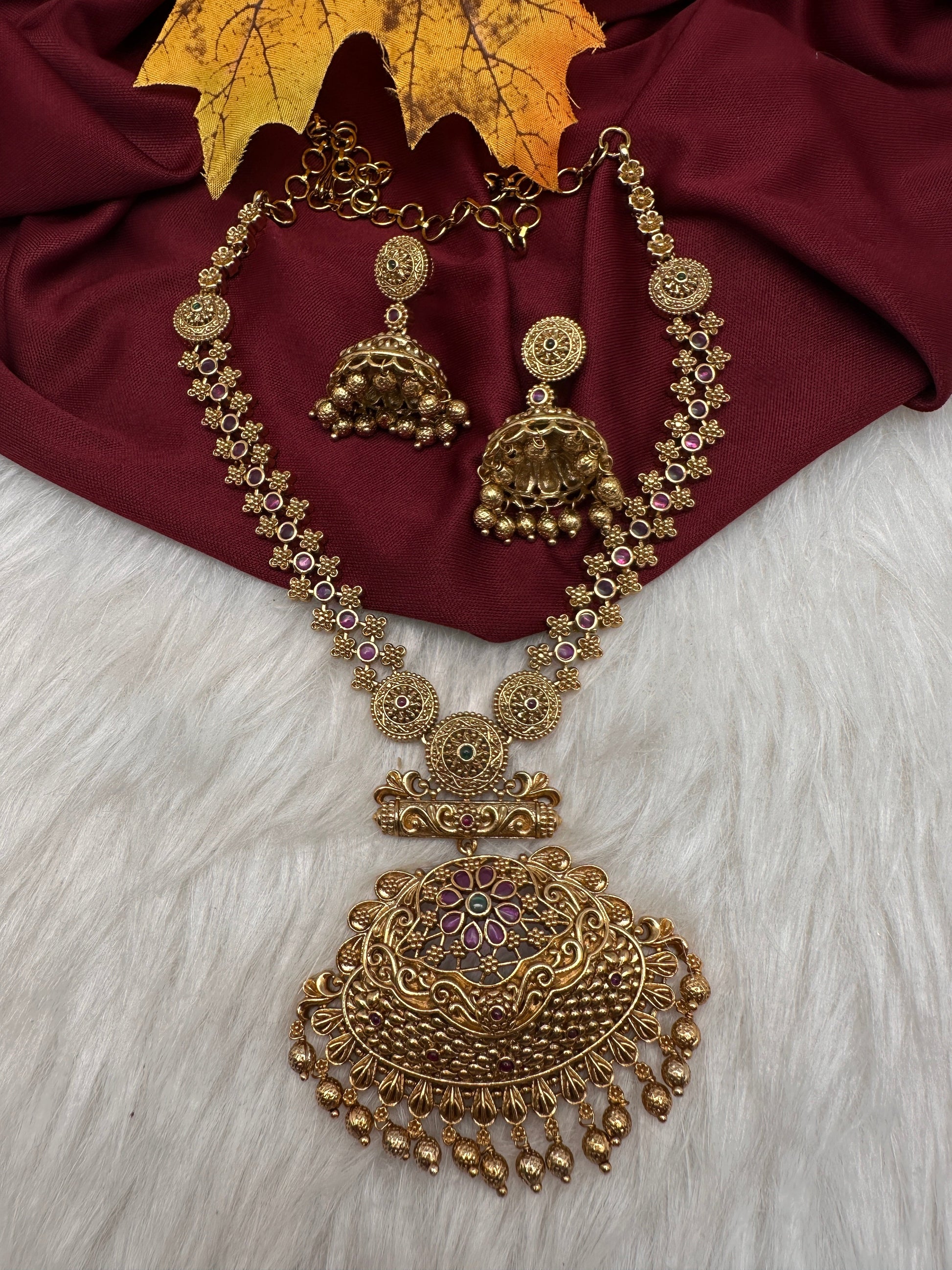 Matte Kemp Short Necklace with Jhumka