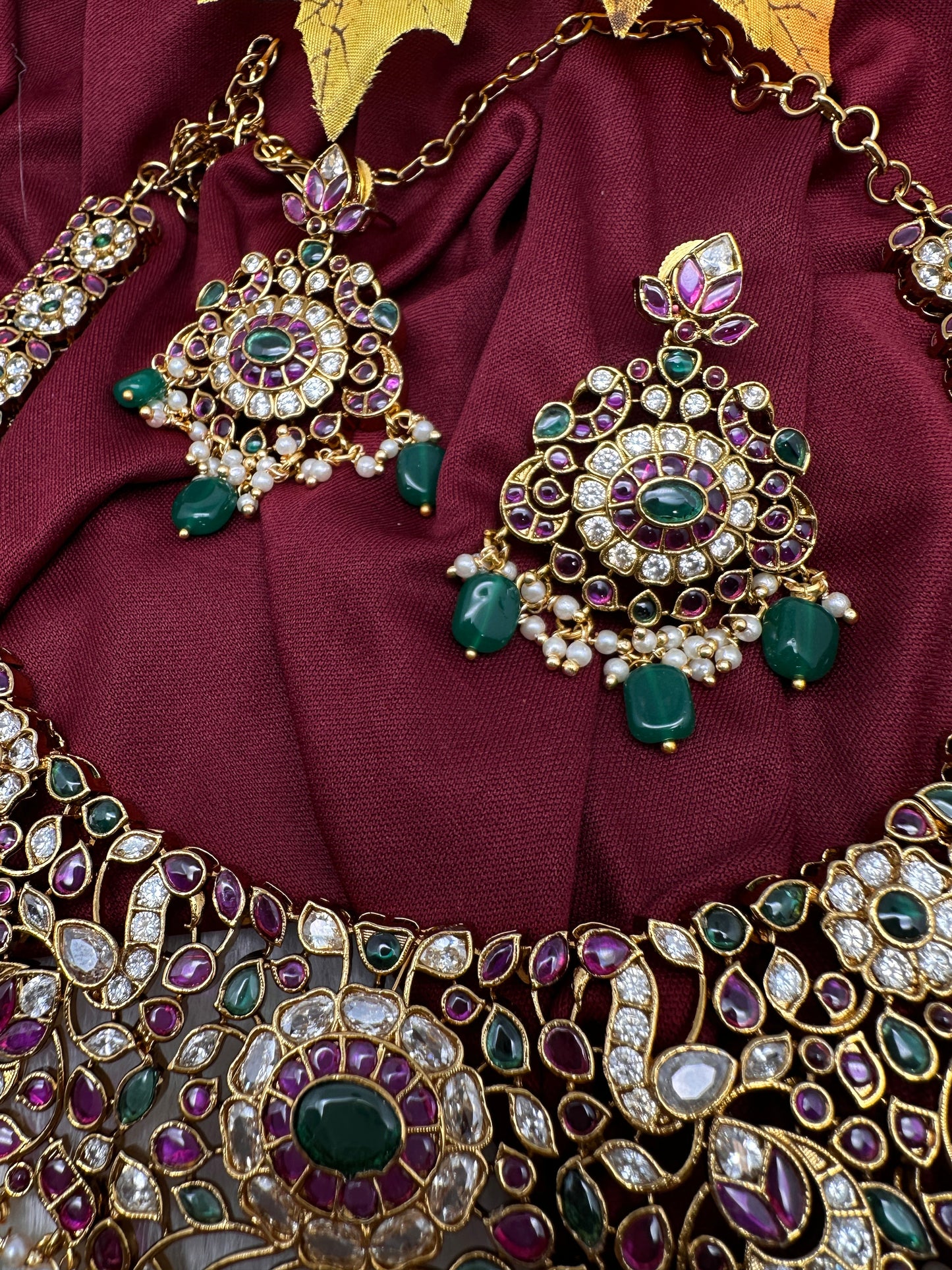 Matte Kemp Traditional Short Necklace