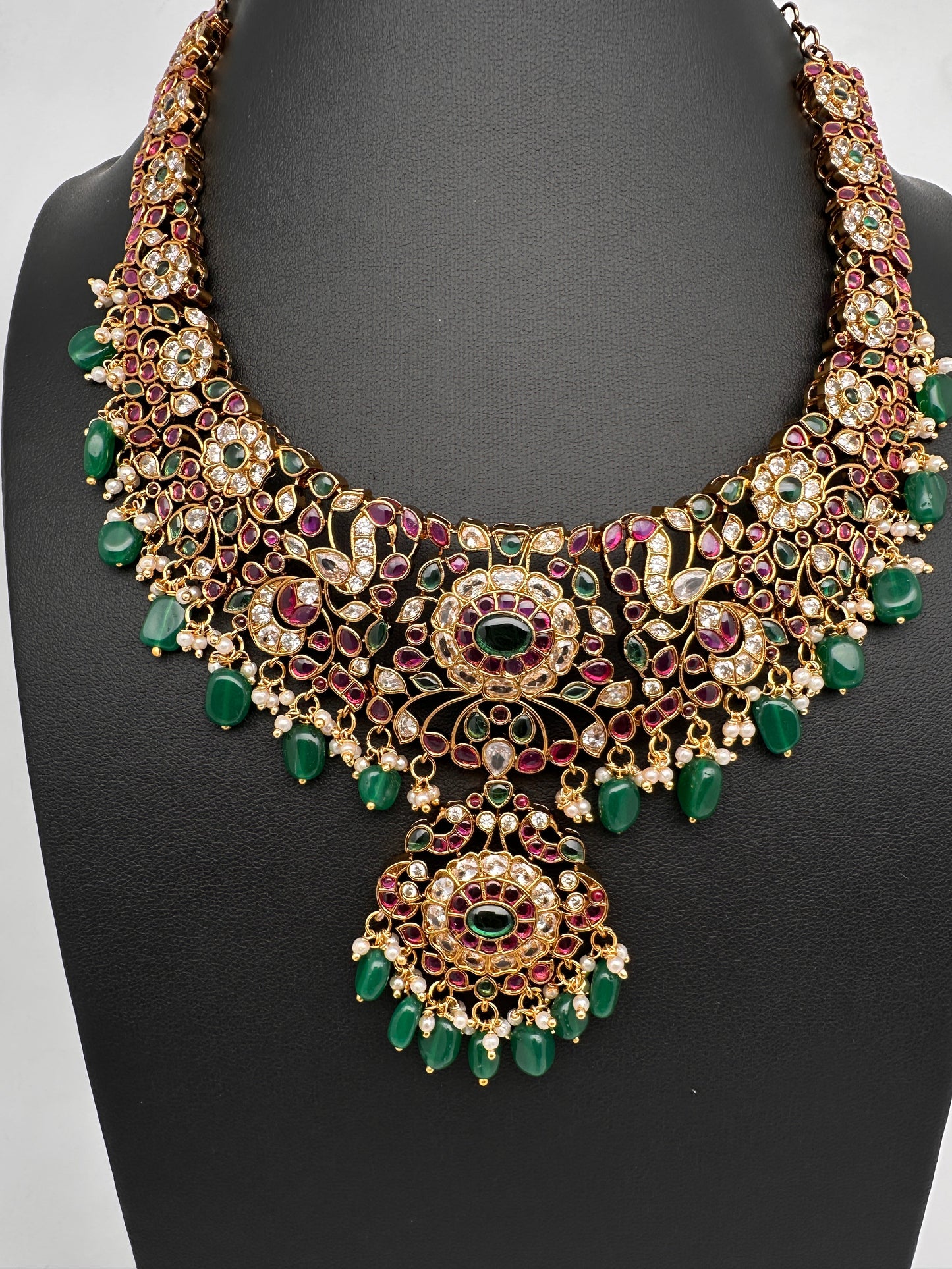 Matte Kemp Traditional Short Necklace