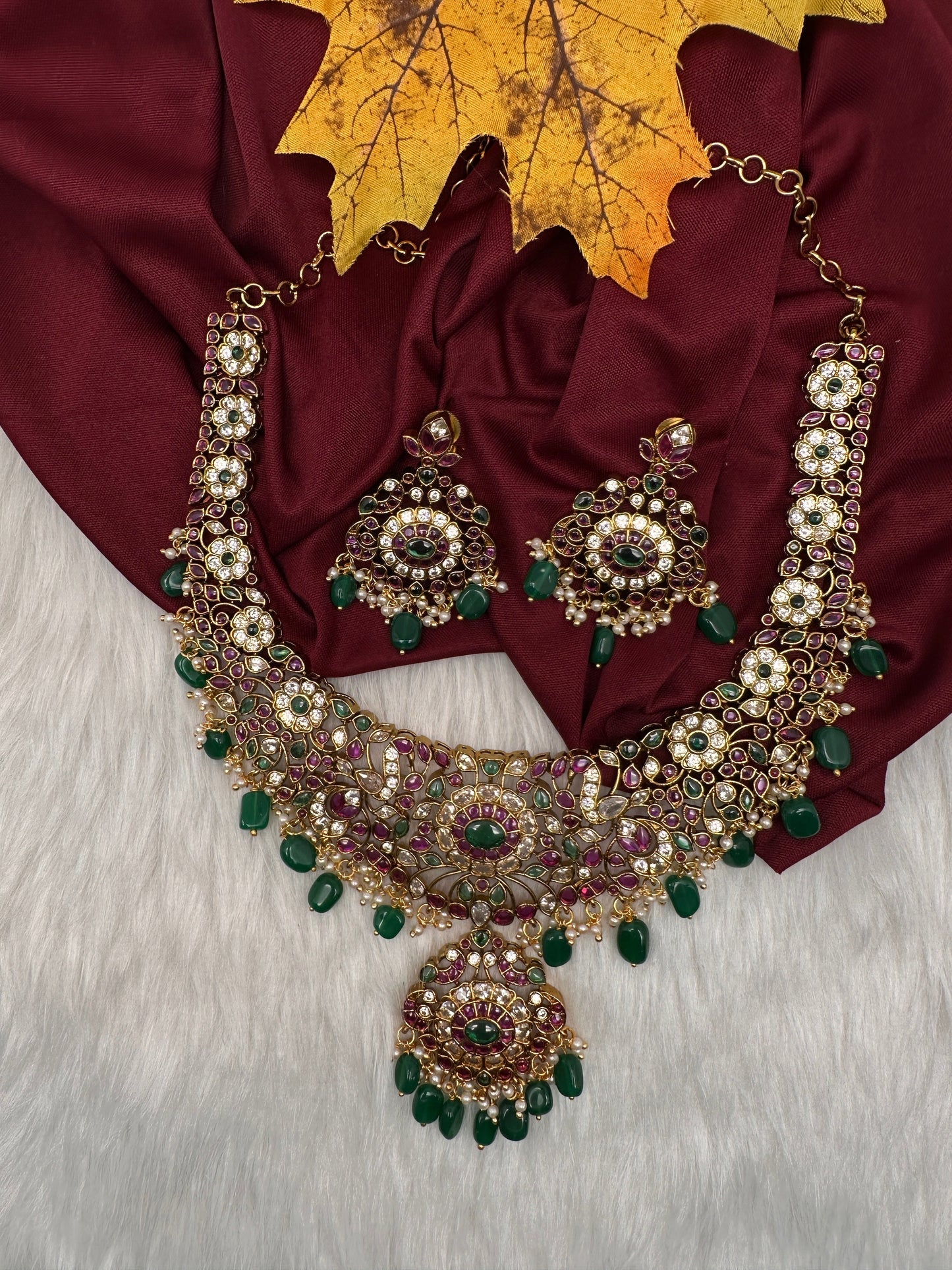 Matte Kemp Traditional Short Necklace