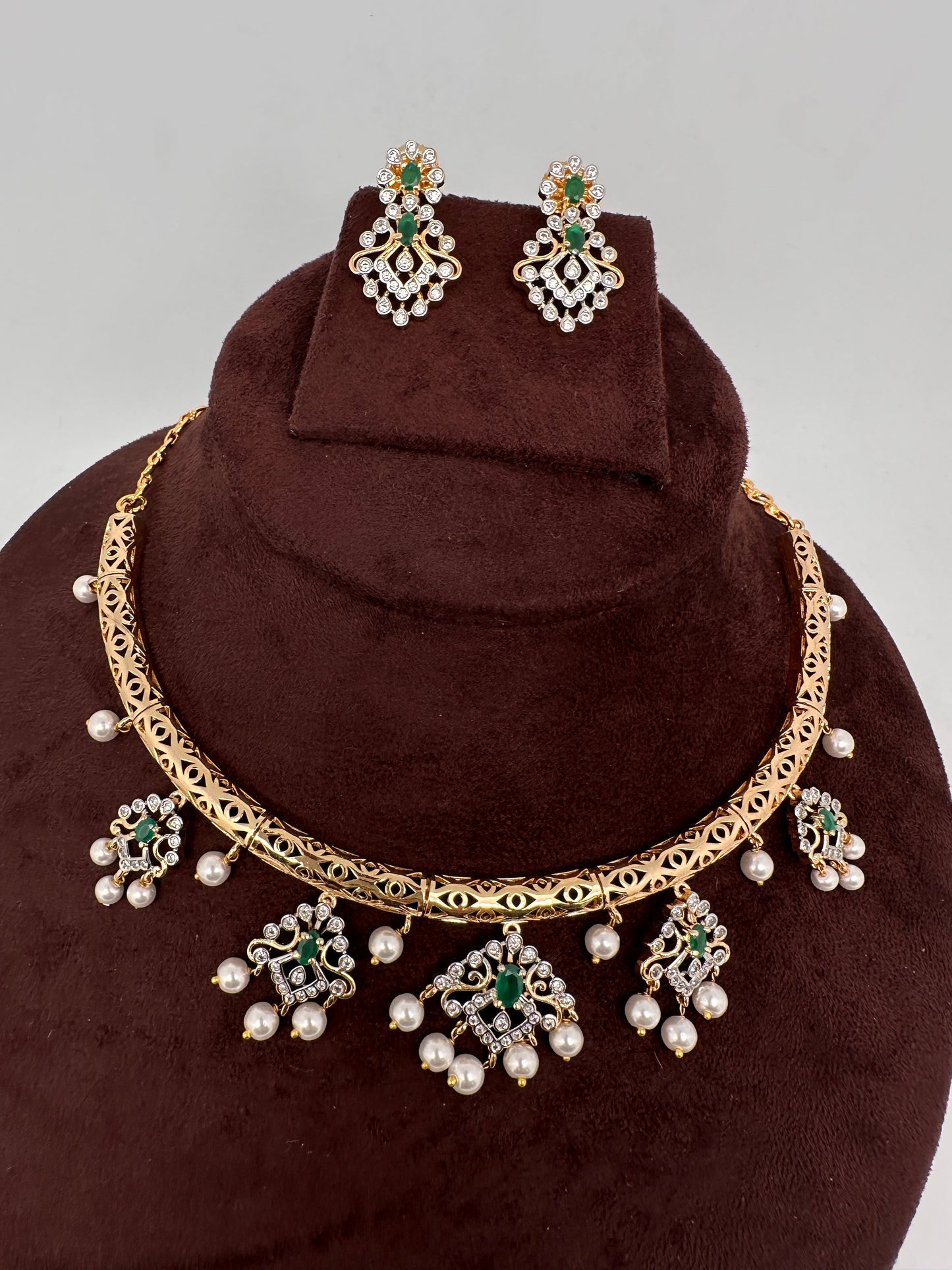 AD  Kanthi Short Necklace - Green
