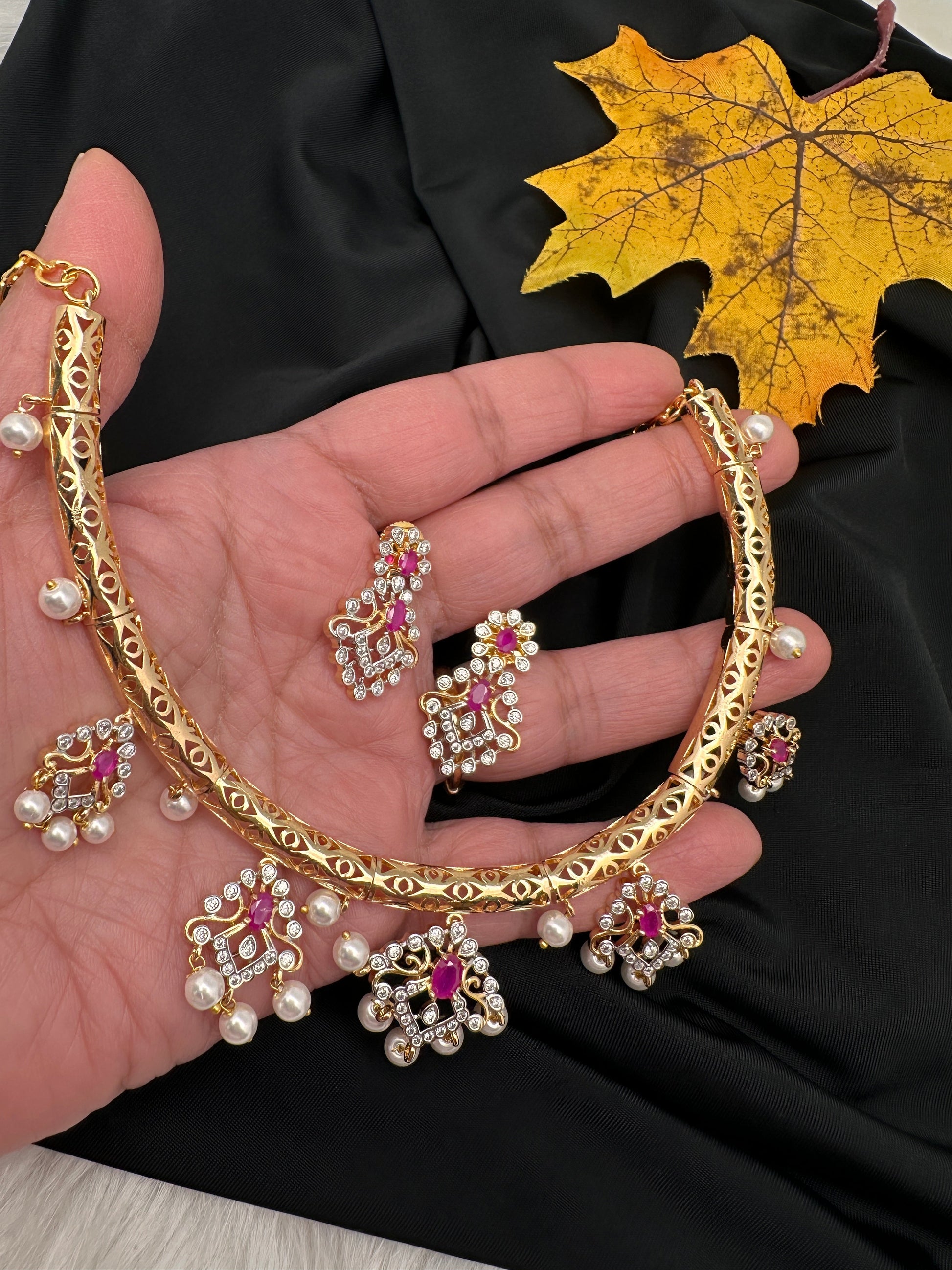 AD  Kanthi Short Necklace - Red