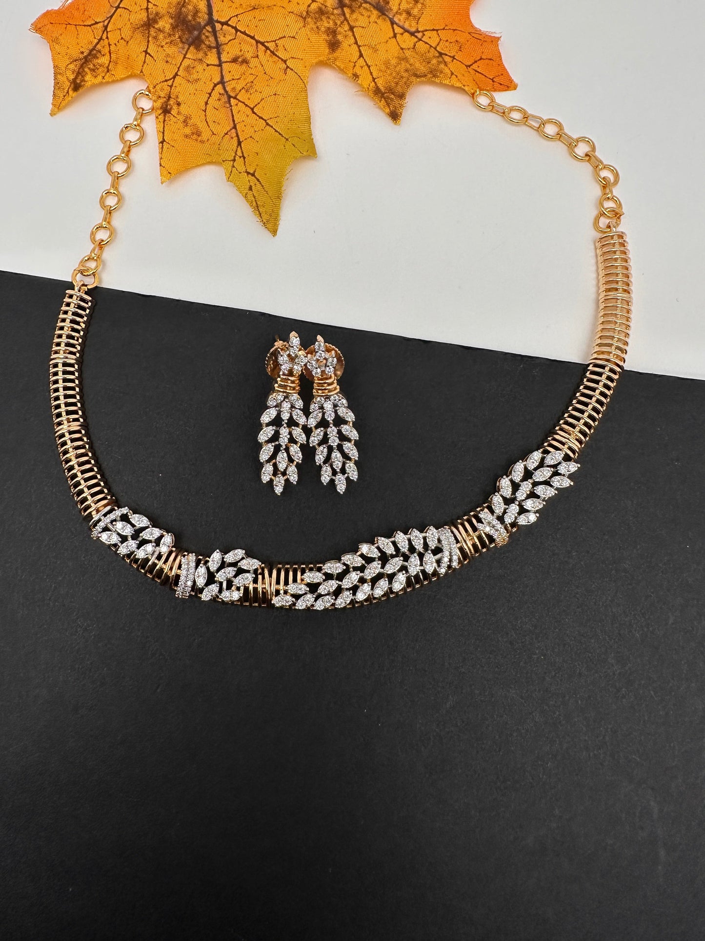 AD Simple Elegant Kanthi Short Necklace