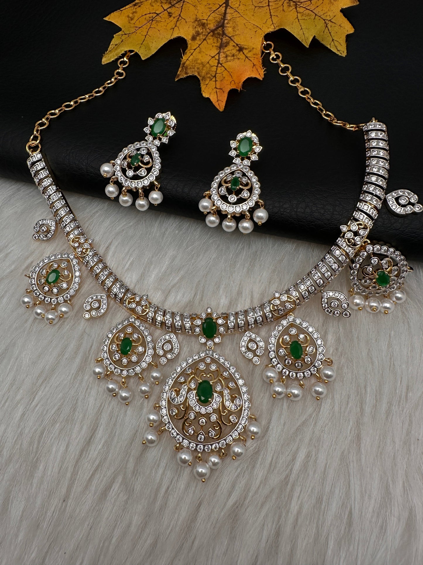 AD  Kanthi Short Necklace - Green