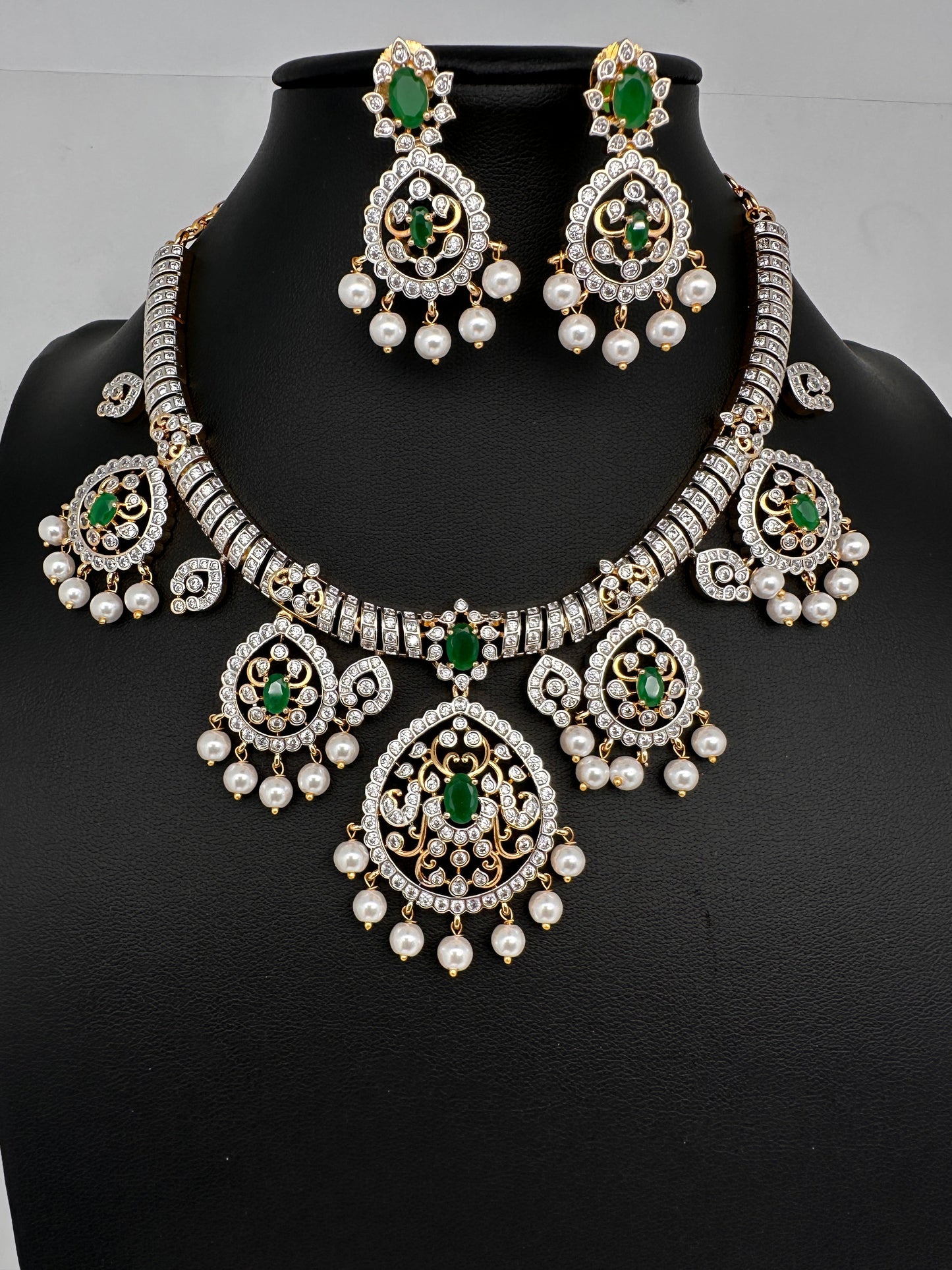AD  Kanthi Short Necklace - Green