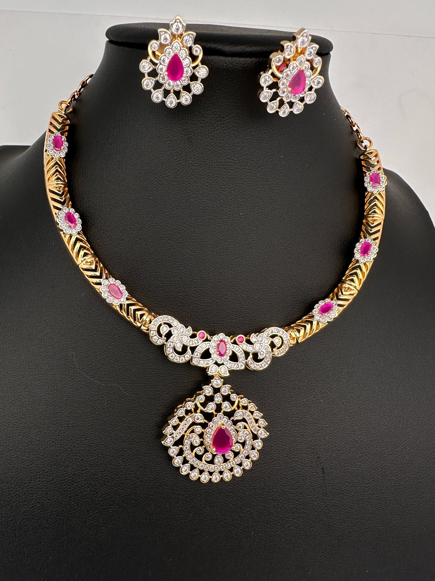 AD  Kanthi Short Necklace - Red