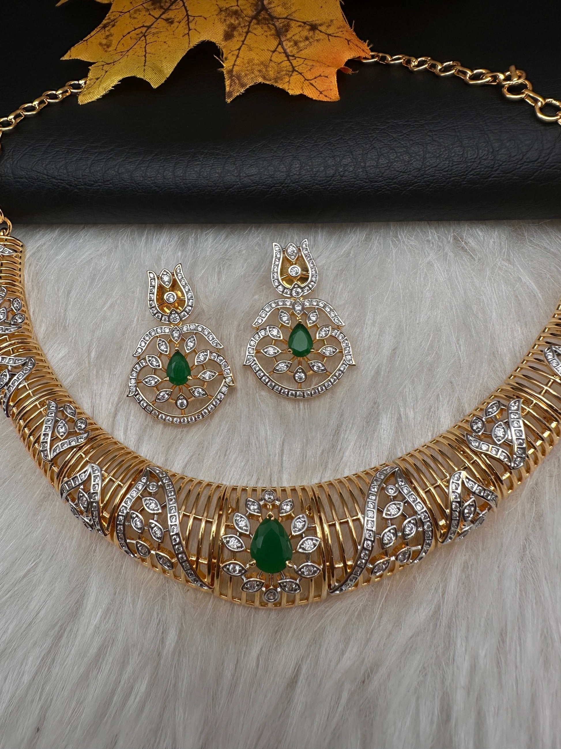 AD  Kanthi Short Necklace - Green