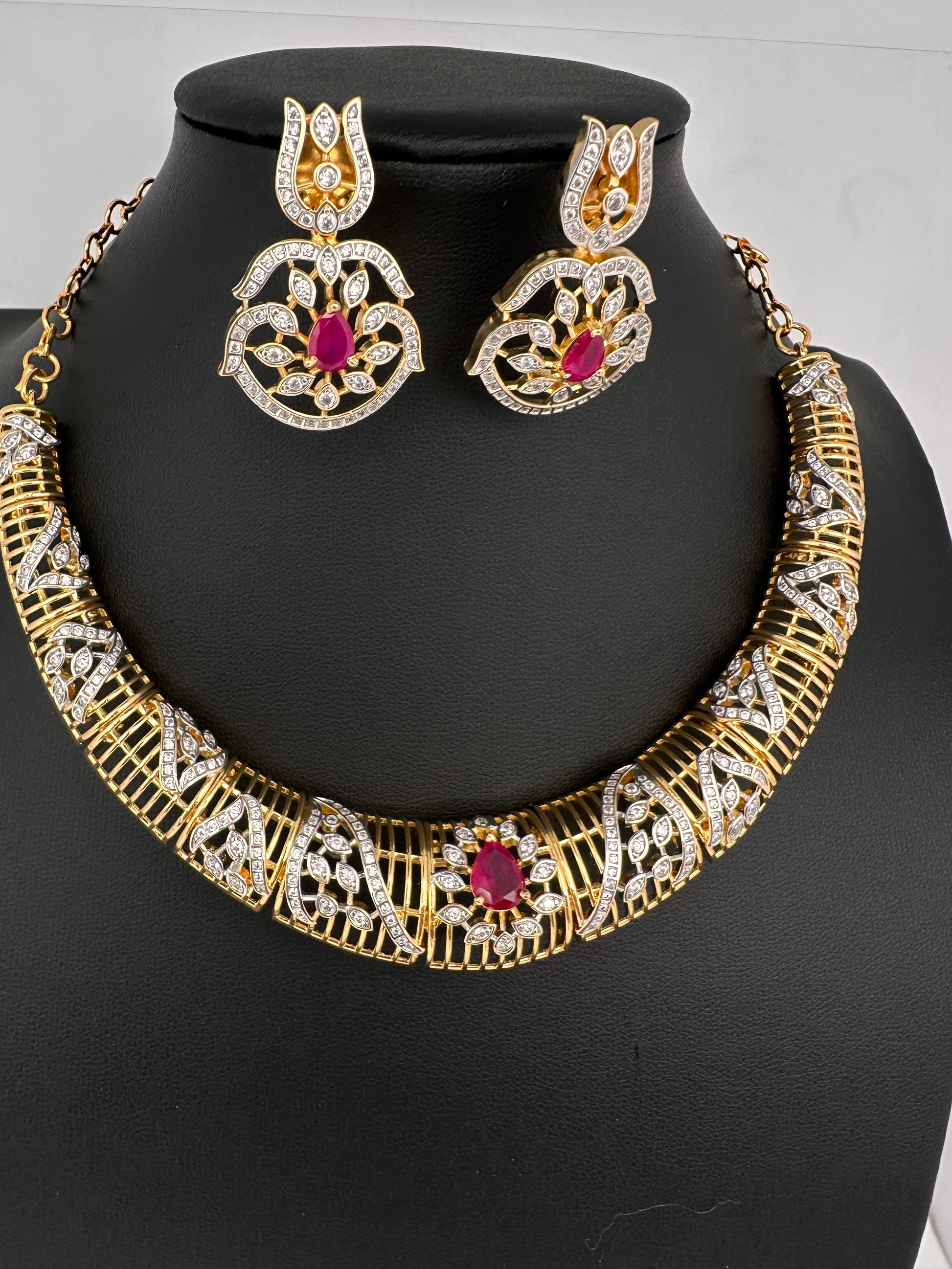 AD  Kanthi Short Necklace - Red