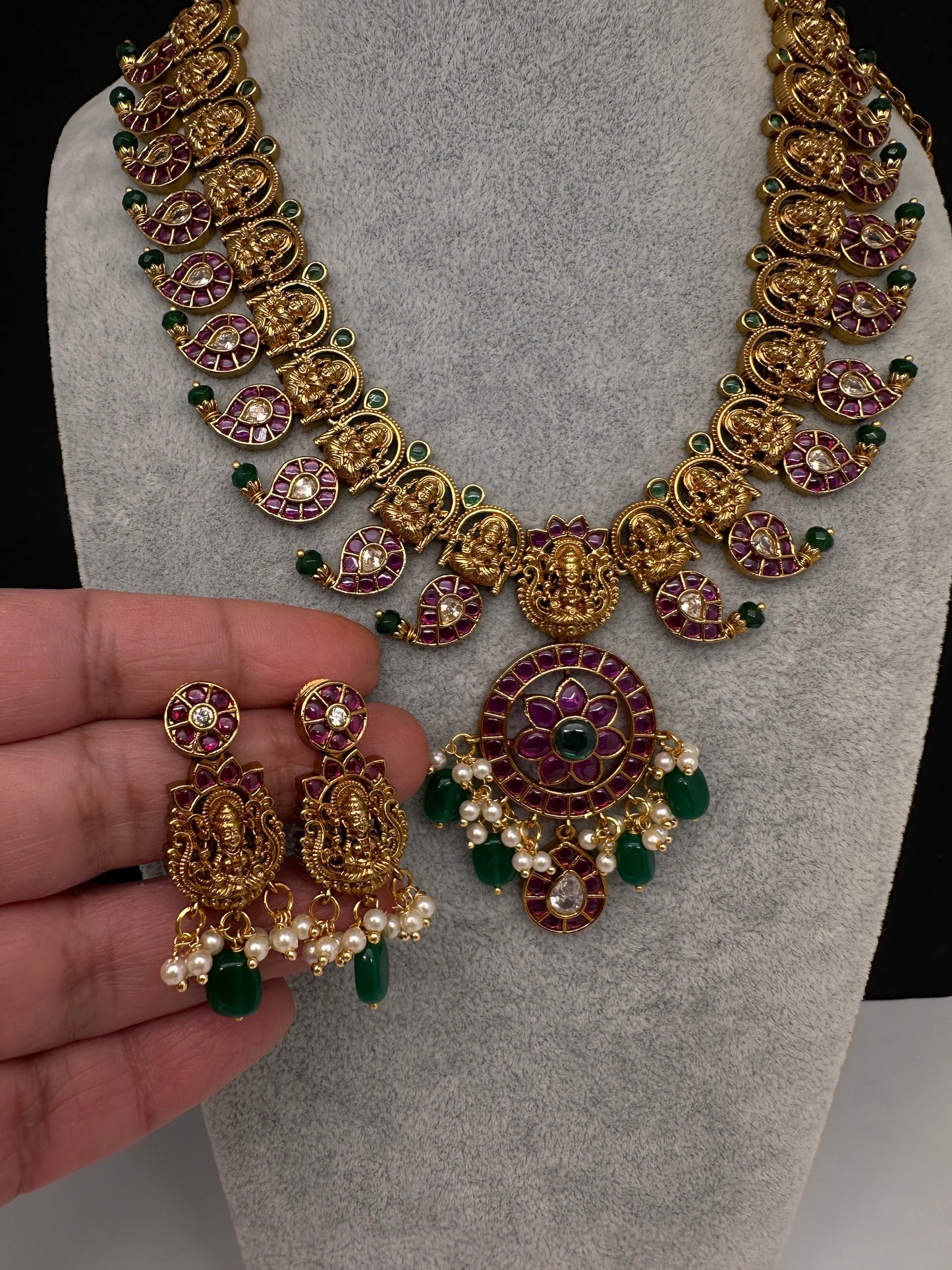 Kempu Matte Goddess Lakshmi Mango Short Necklace