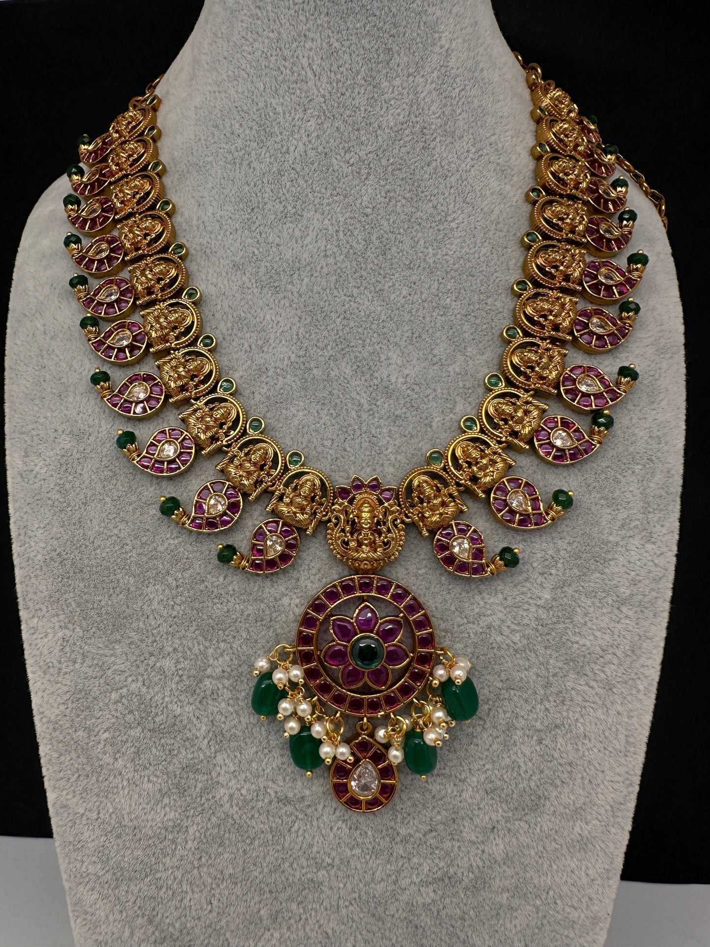 Kempu Matte Goddess Lakshmi Mango Short Necklace