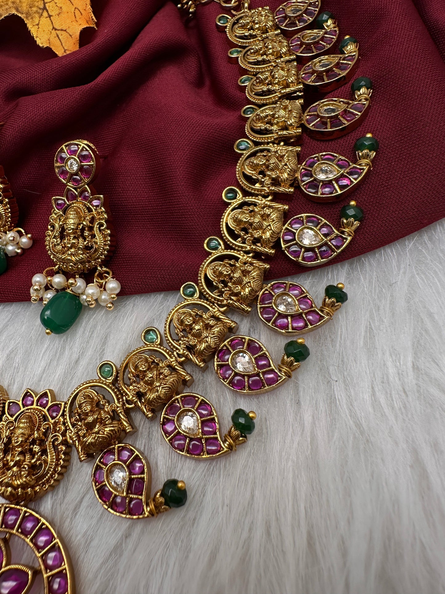 Kempu Matte Goddess Lakshmi Mango Short Necklace