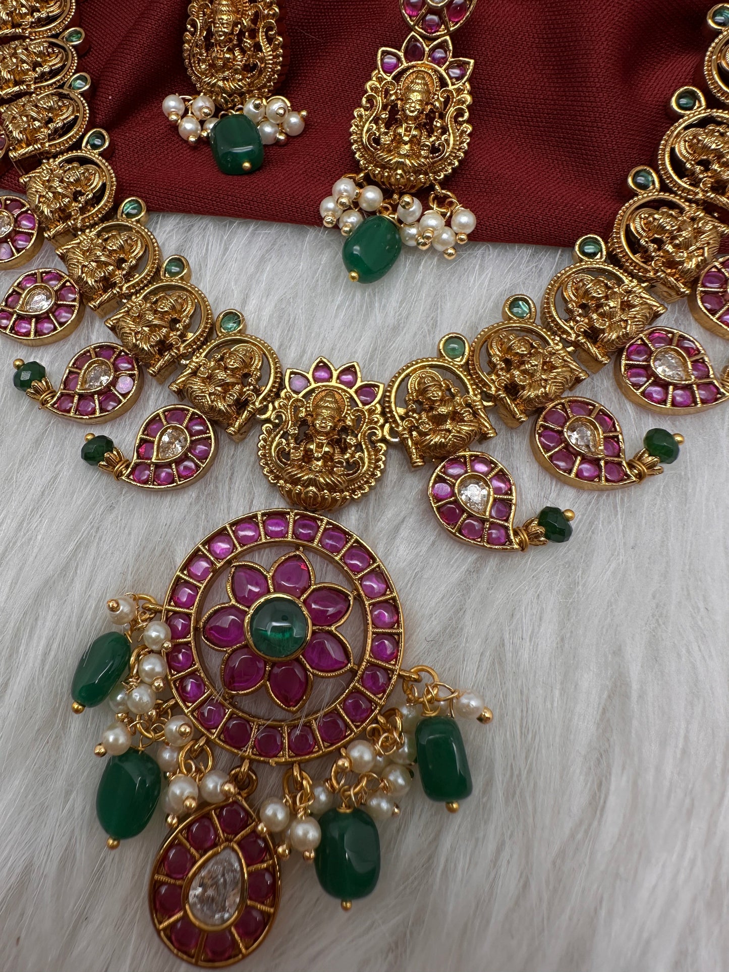 Kempu Matte Goddess Lakshmi Mango Short Necklace