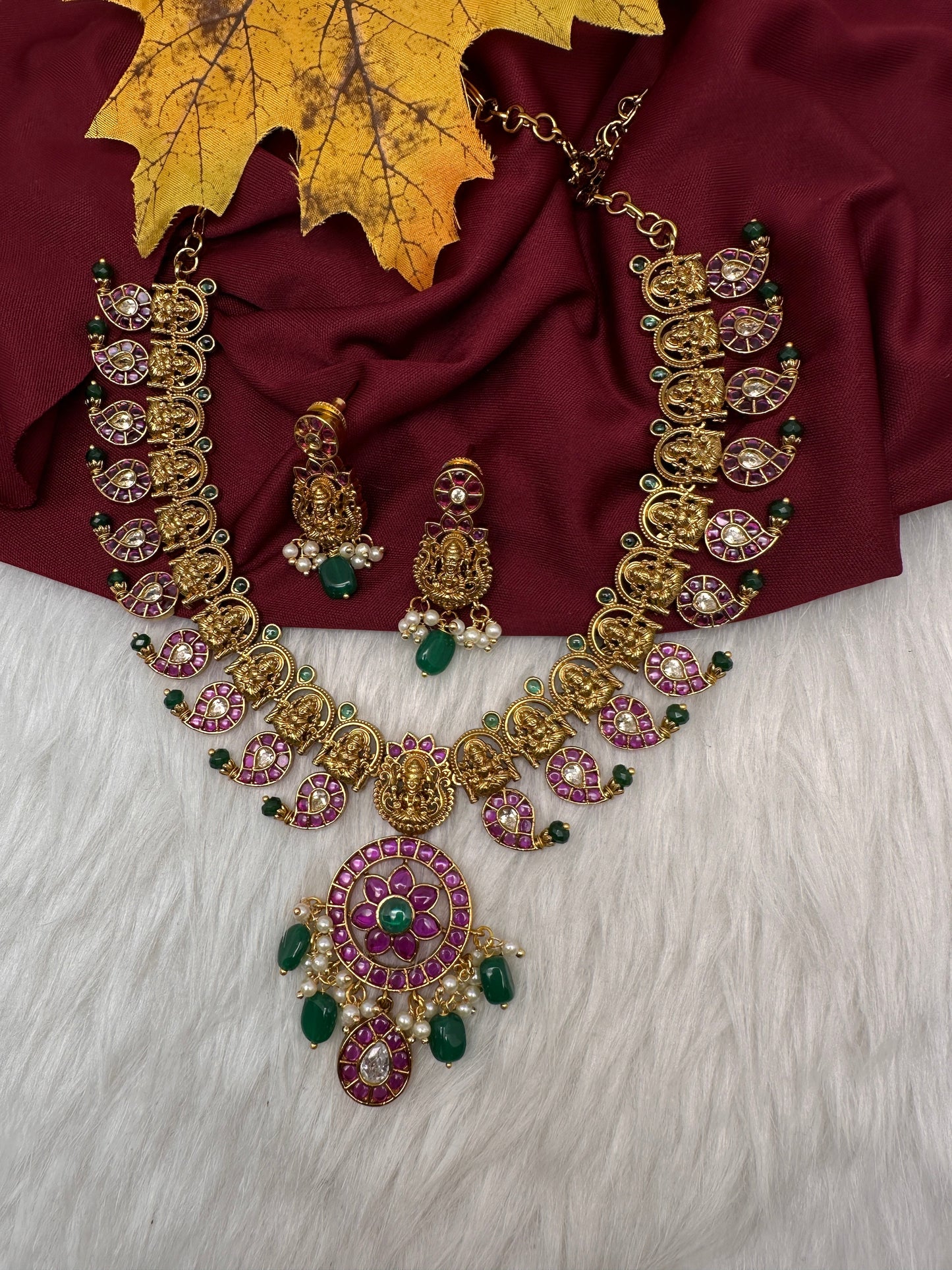 Kempu Matte Goddess Lakshmi Mango Short Necklace