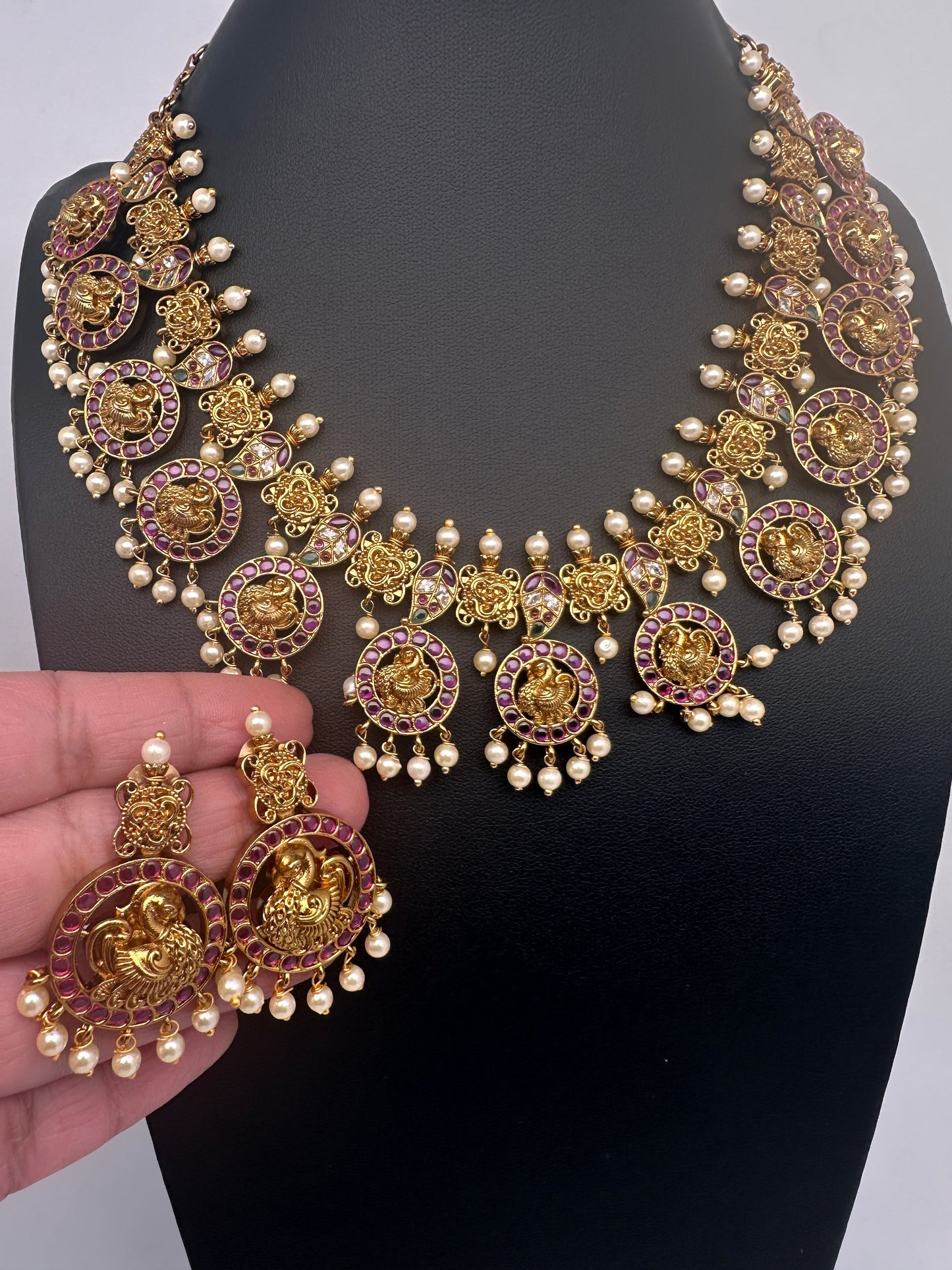 Kempu Matte Peacock Bottu Short Necklace