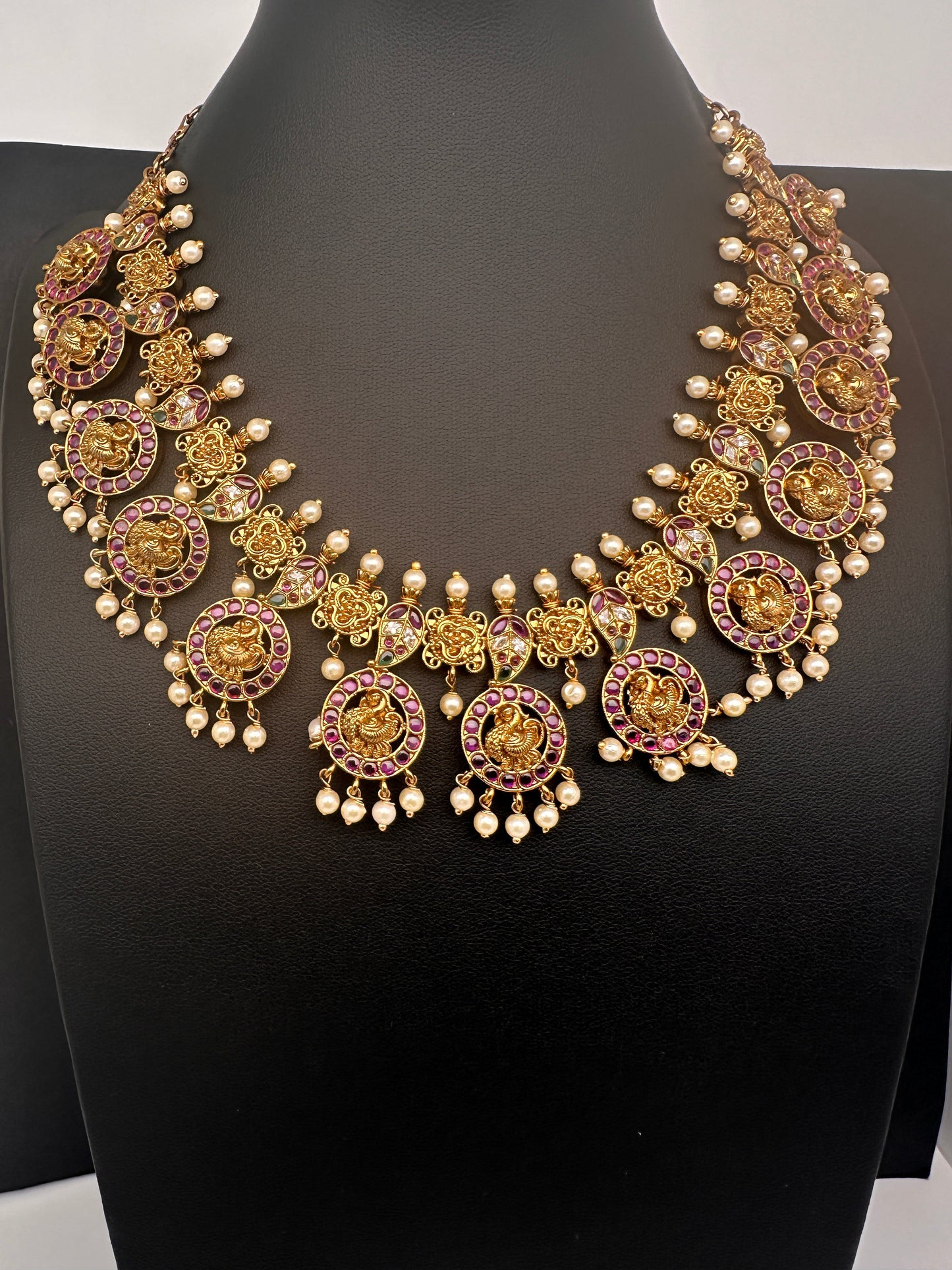 Kempu Matte Peacock Bottu Short Necklace