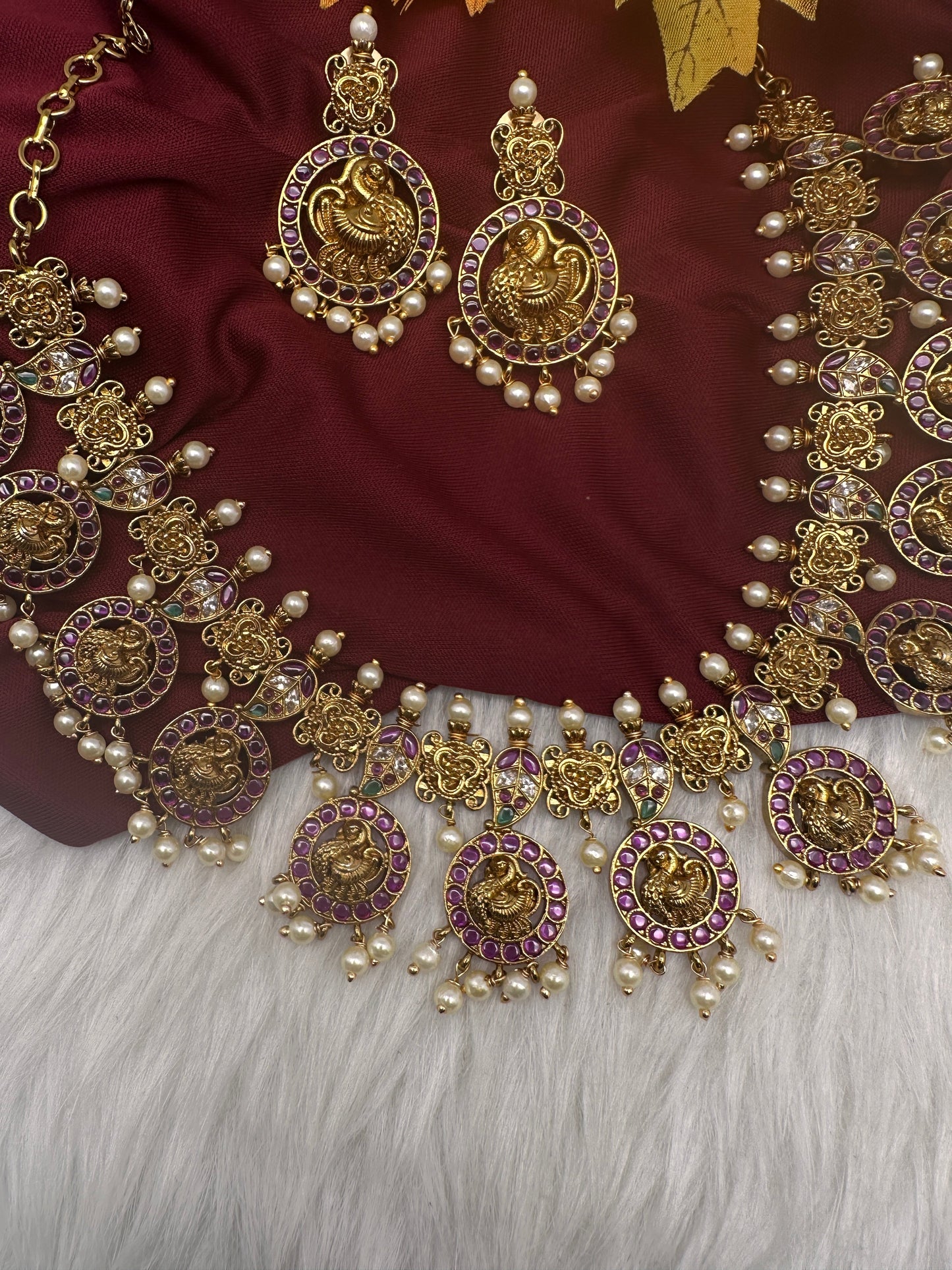 Kempu Matte Peacock Bottu Short Necklace