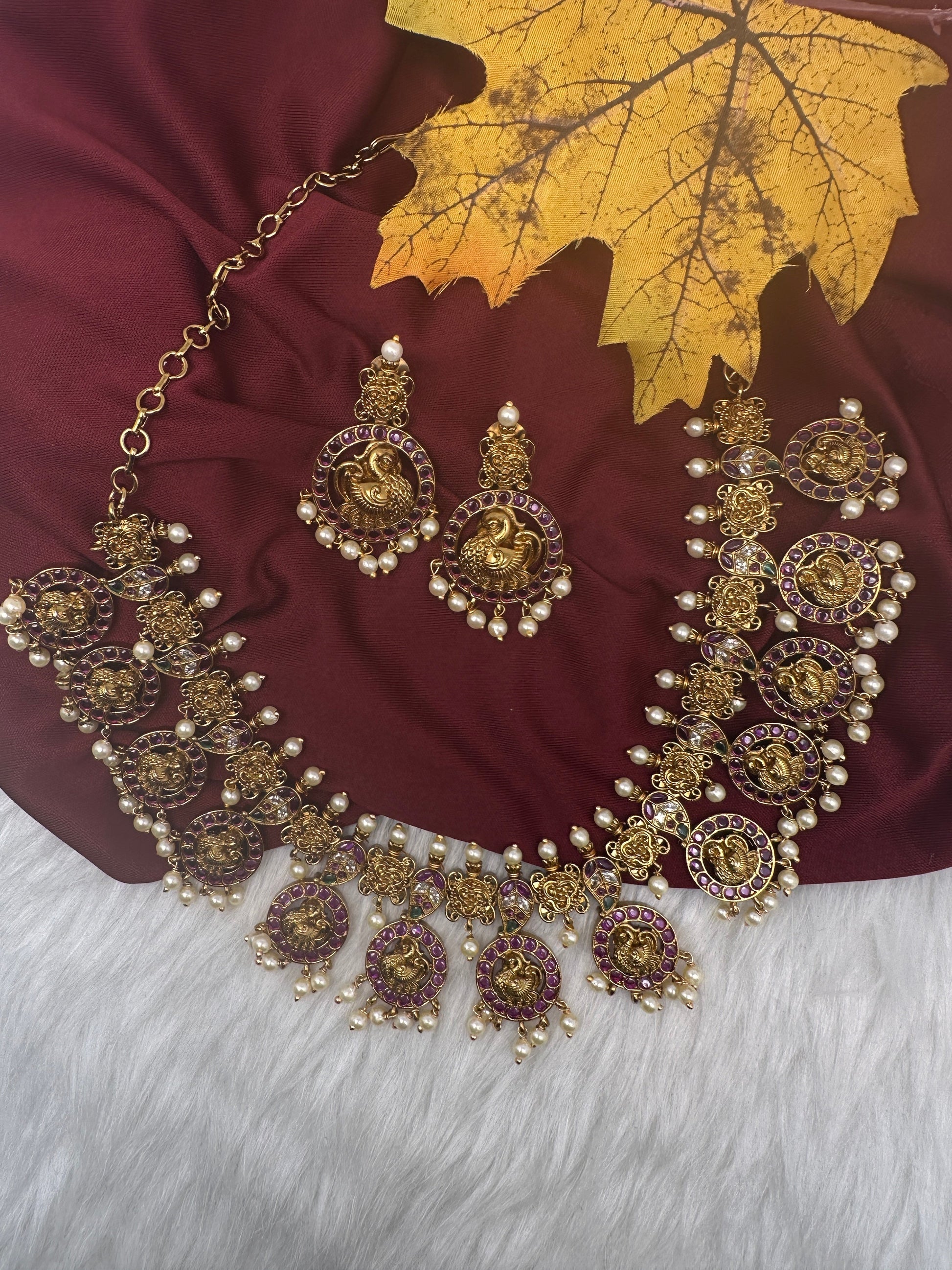 Kempu Matte Peacock Bottu Short Necklace