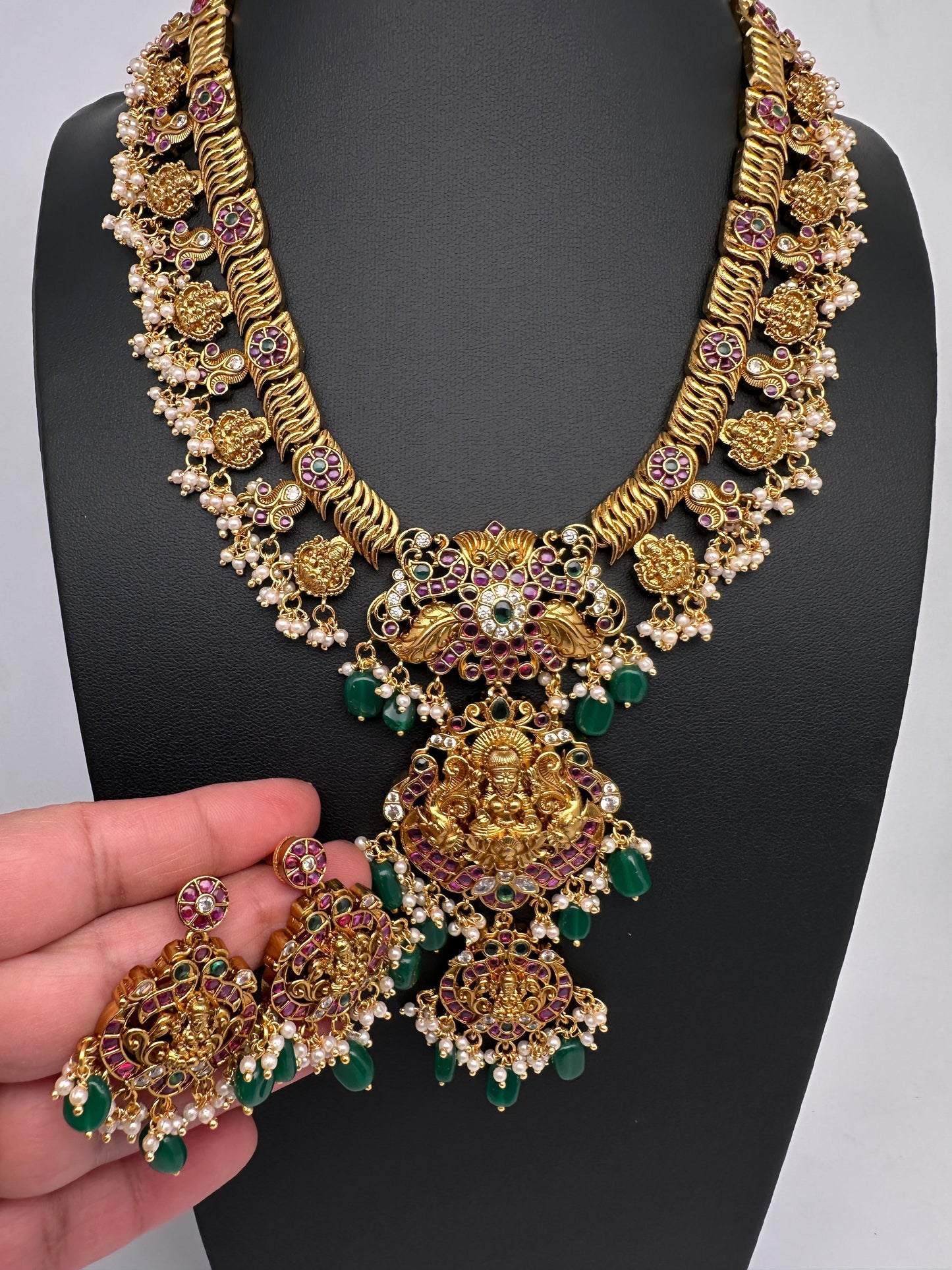 Kempu Matte Goddess lakshmi Jalebi Short Necklace