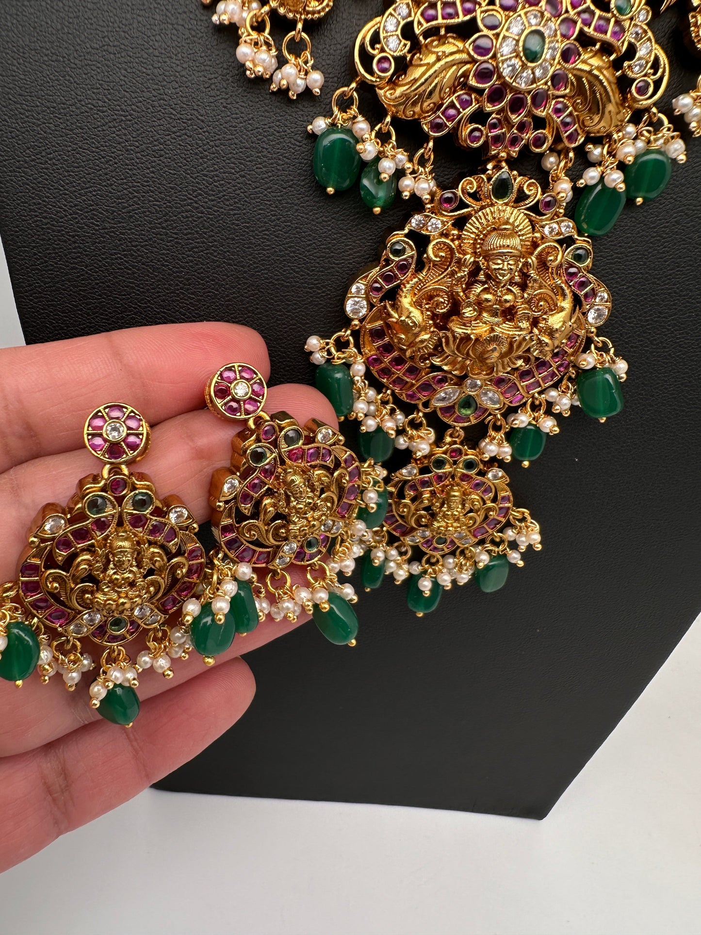 Kempu Matte Goddess lakshmi Jalebi Short Necklace