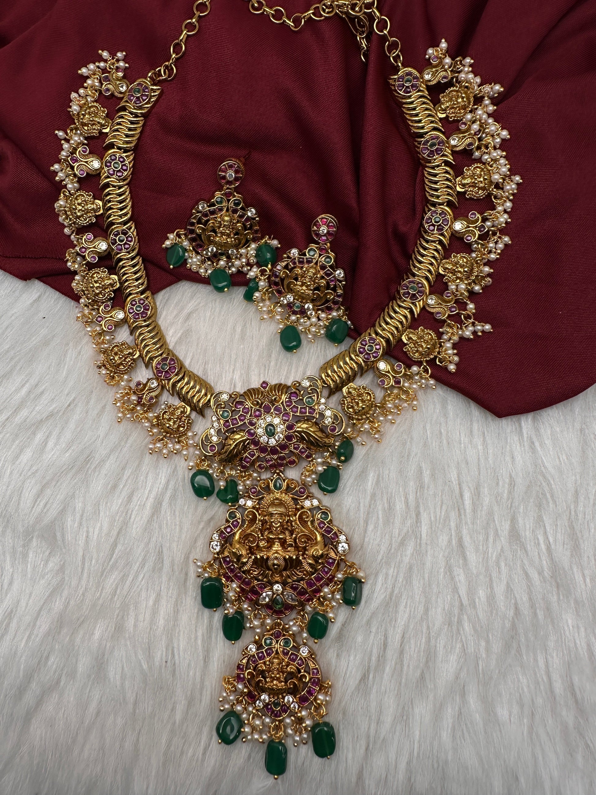 Kempu Matte Goddess lakshmi Jalebi Short Necklace