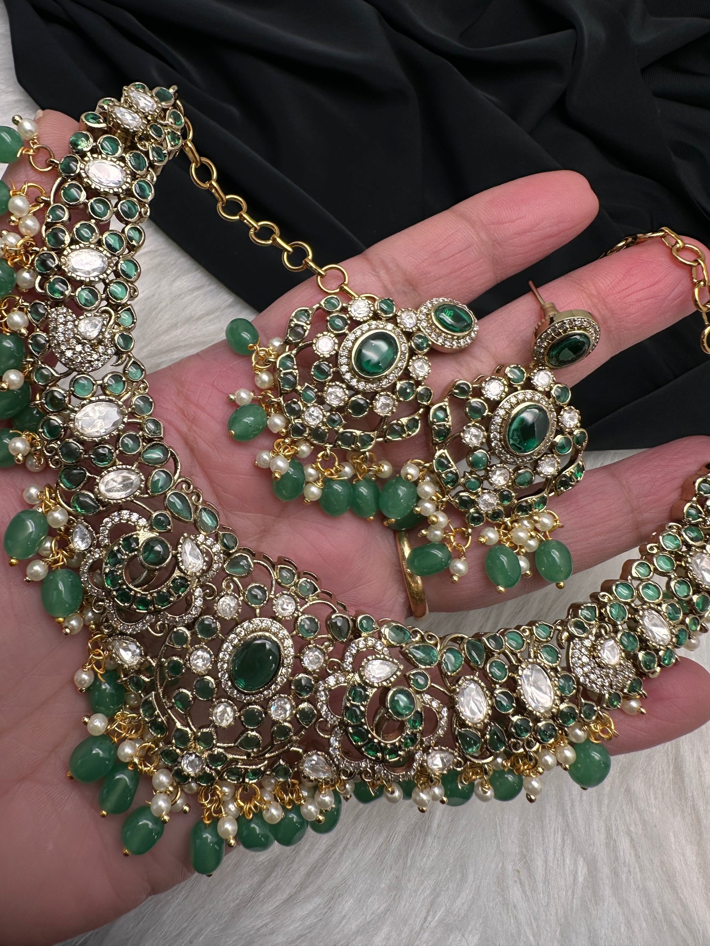 Kempu Matte Heritage Style Ethnic Short Necklace - Green