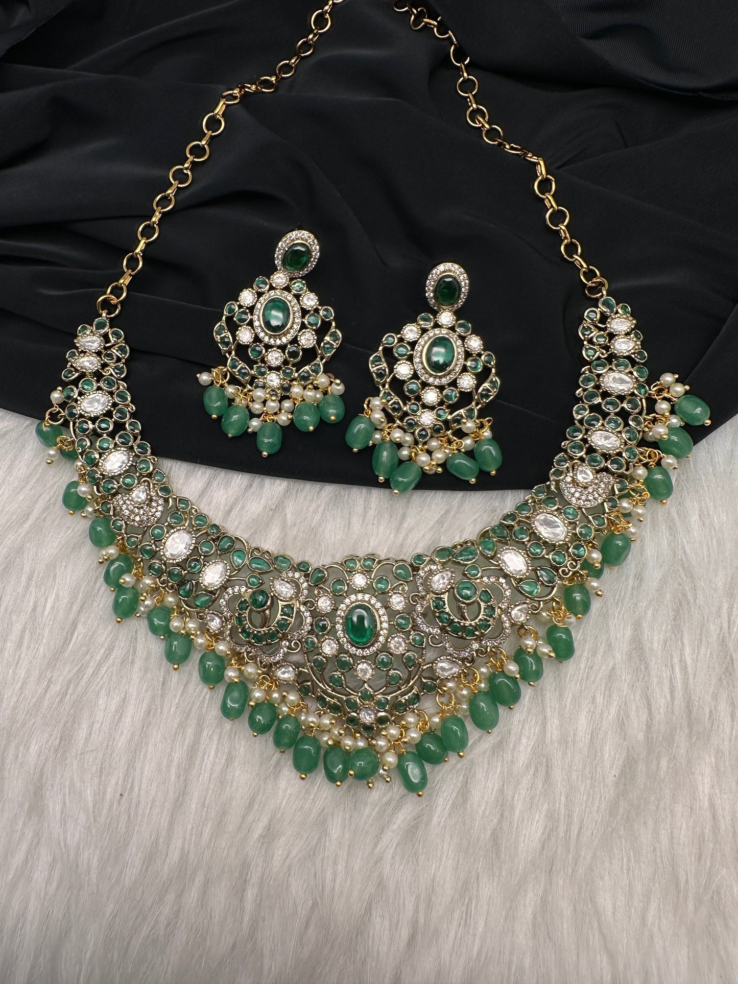 Kempu Matte Heritage Style Ethnic Short Necklace - Green