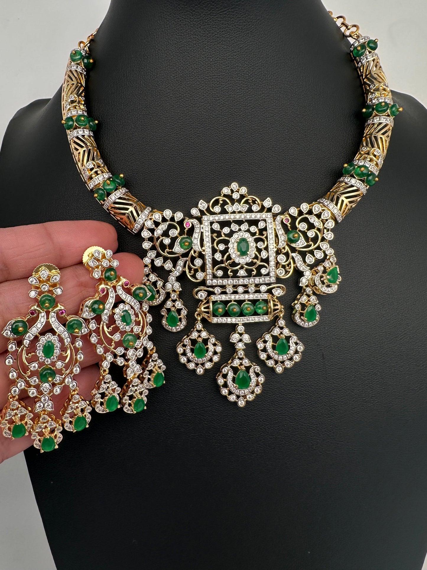 AD Color Stone Kanthi Short Necklace - Green