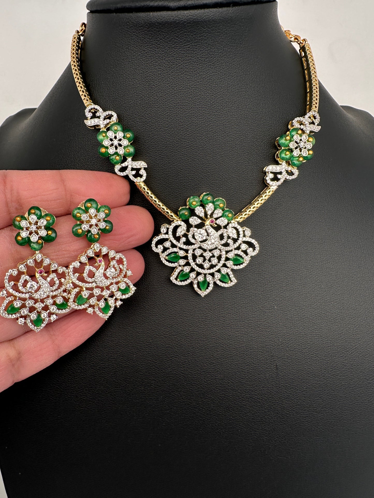 AD Color Stone Kanthi Short Necklace - Green