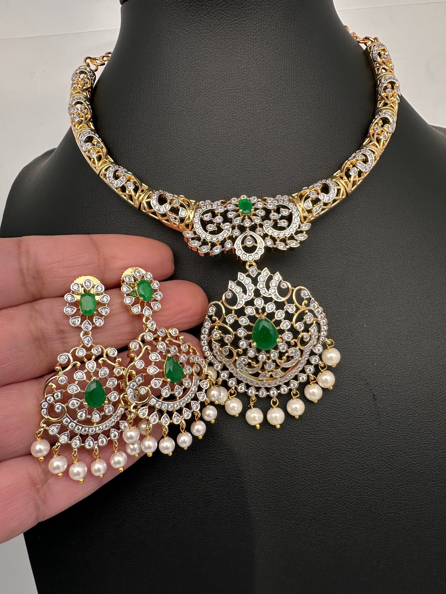 AD Color Stone Kanthi Short Necklace - Green