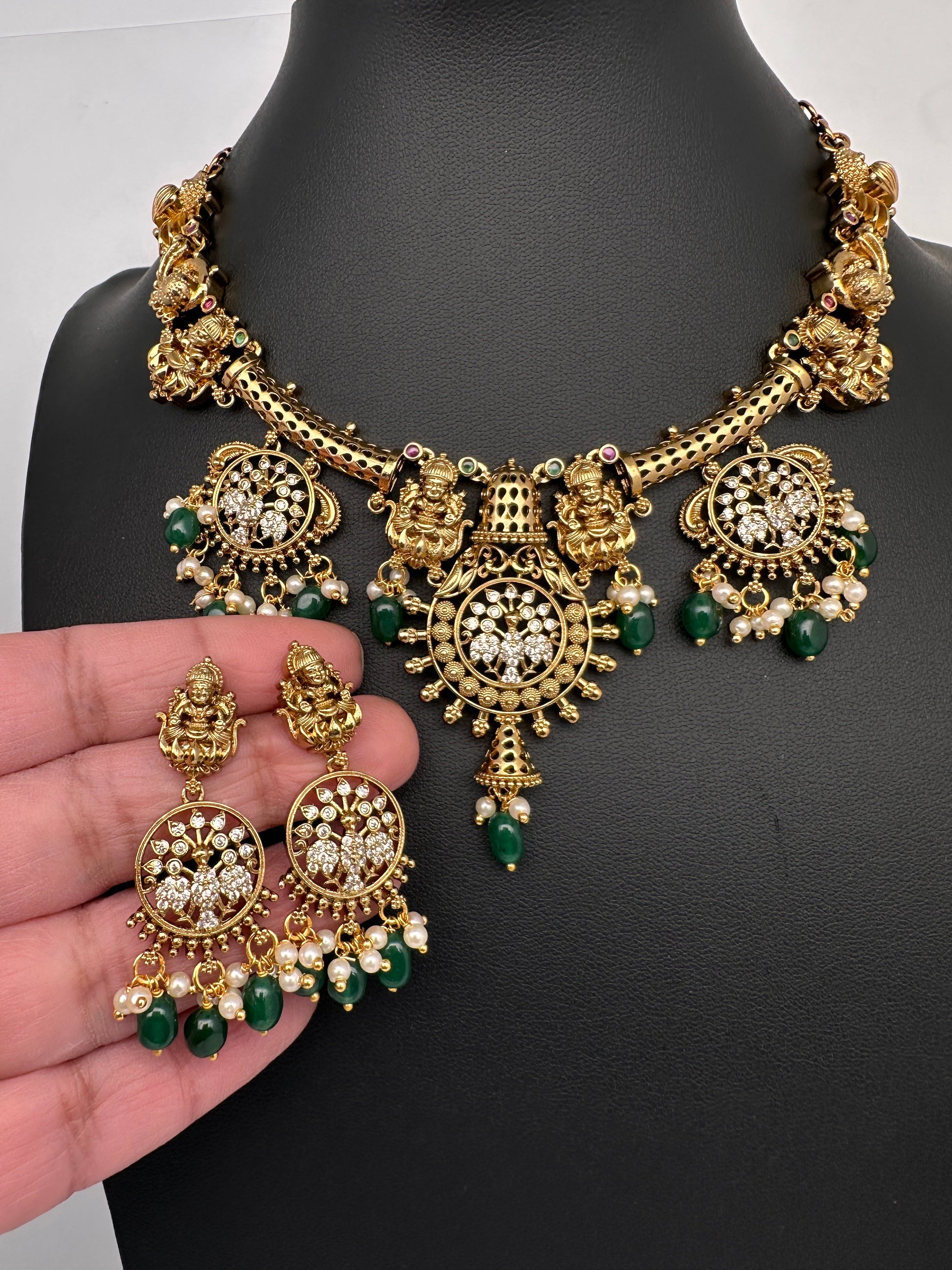 Matte Goddess Lakhmi Color Stone Kanthi Short Necklace - Green