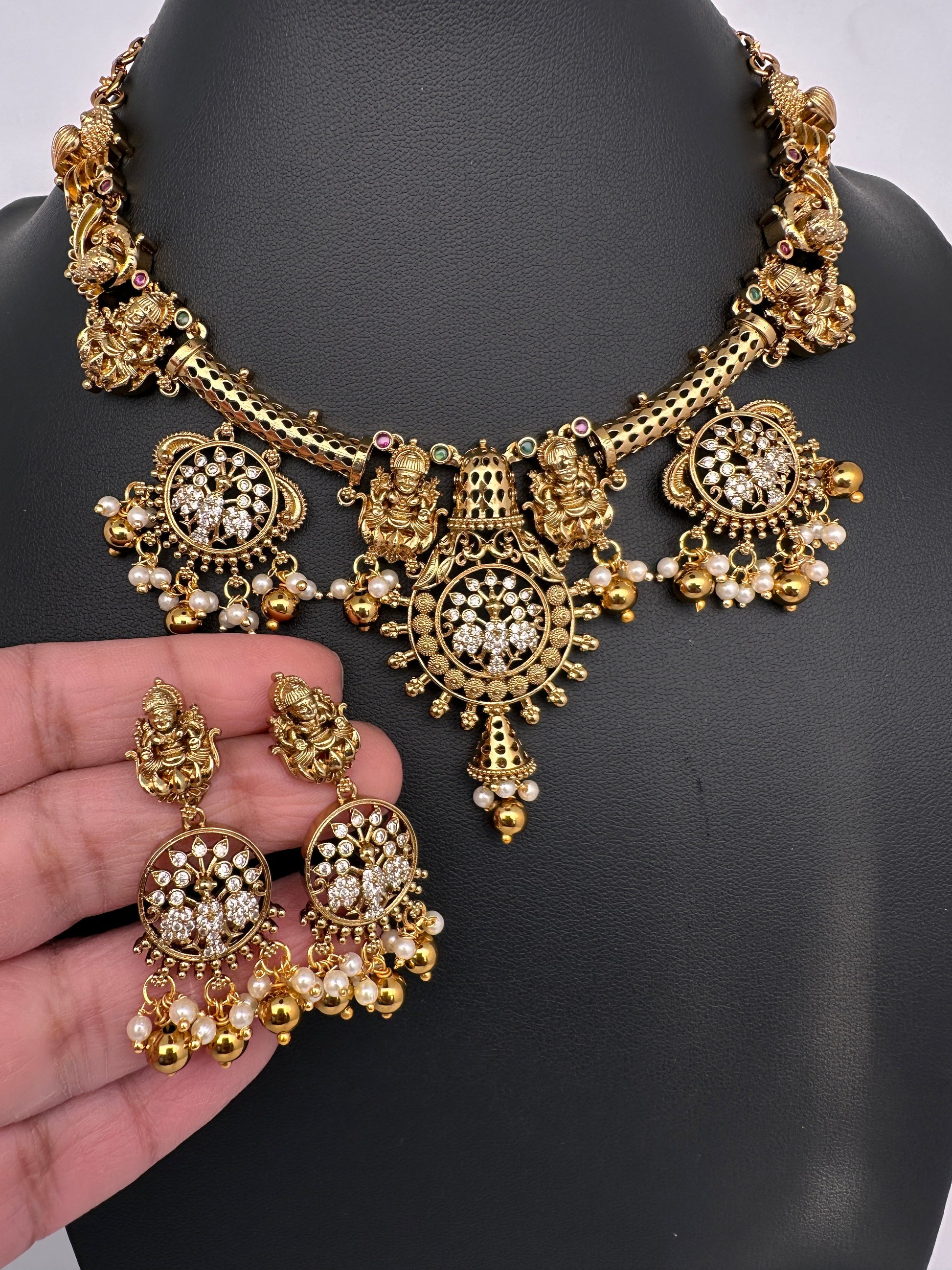 Matte Goddess Lakhmi Color Stone Kanthi Short Necklace - Pearl