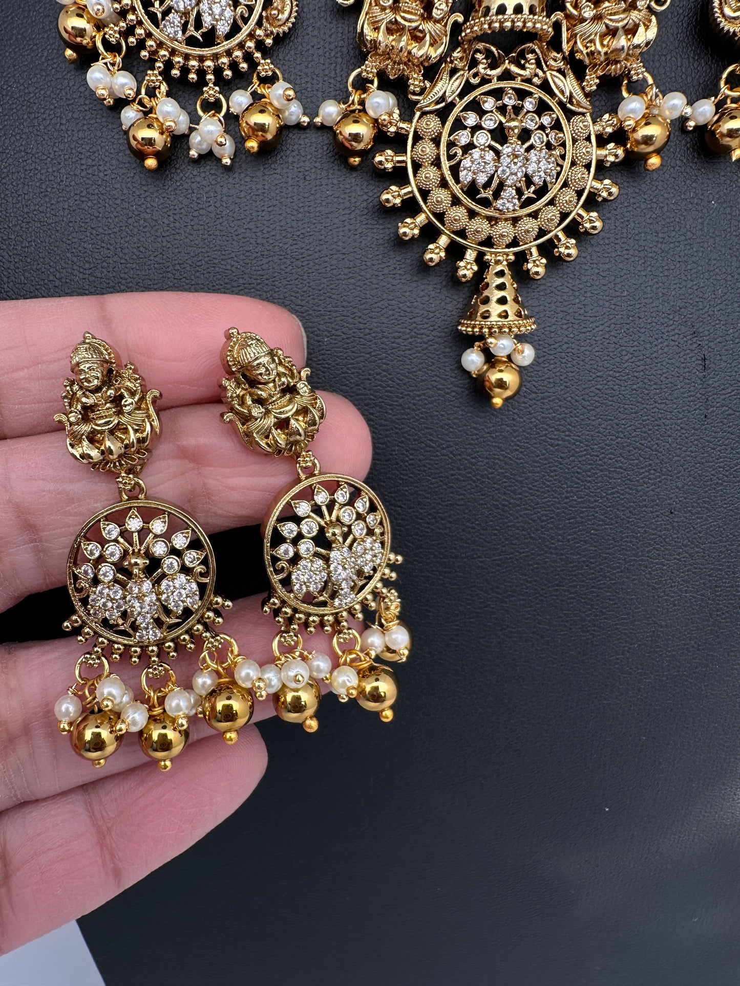 Matte Goddess Lakhmi Color Stone Kanthi Short Necklace - Pearl