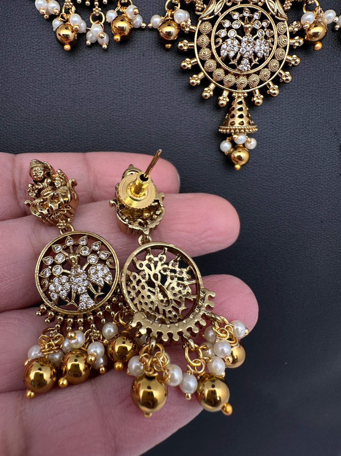 Matte Goddess Lakhmi Color Stone Kanthi Short Necklace - Pearl