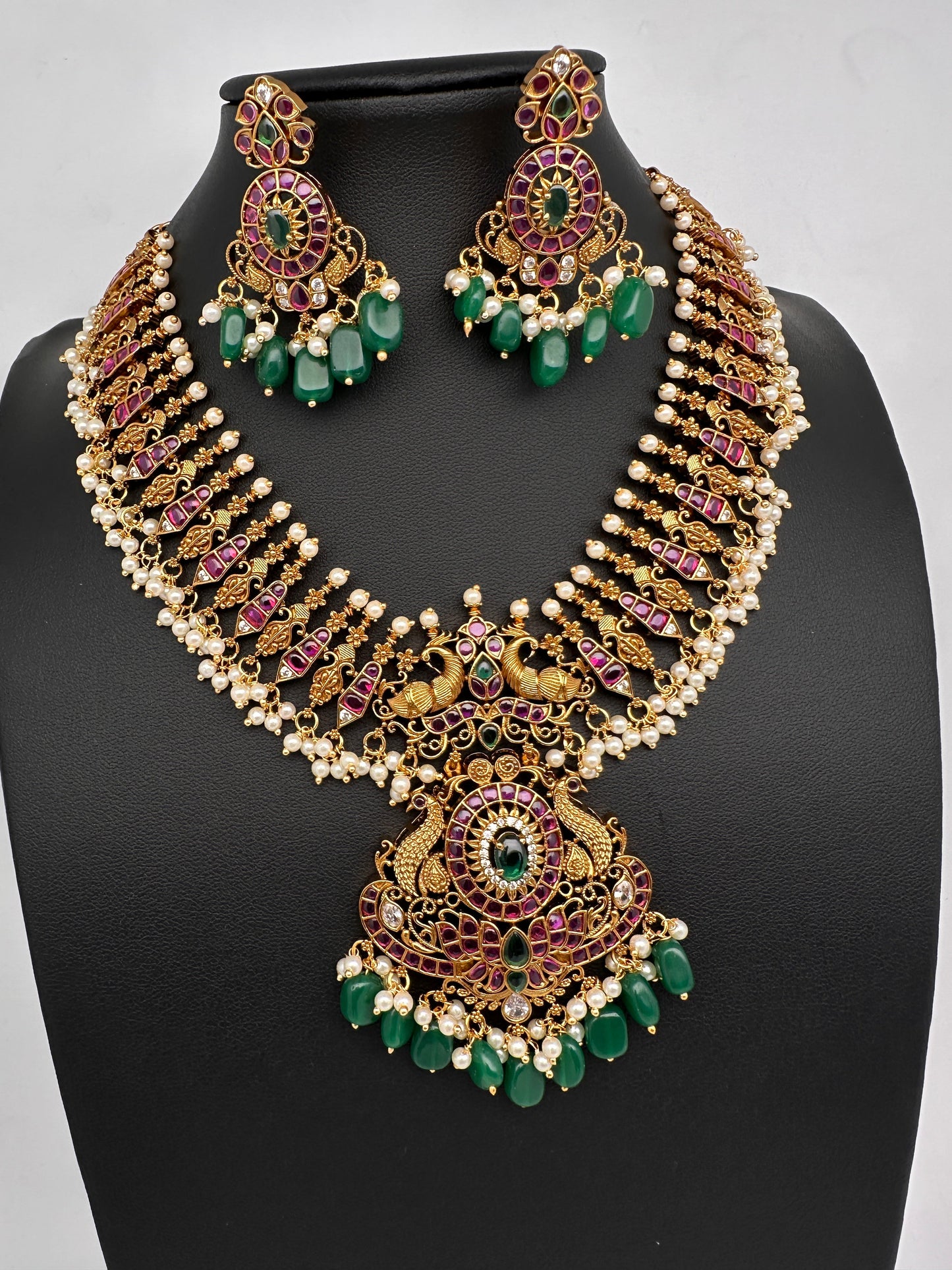 Matte Kemp Peacock Short Necklace