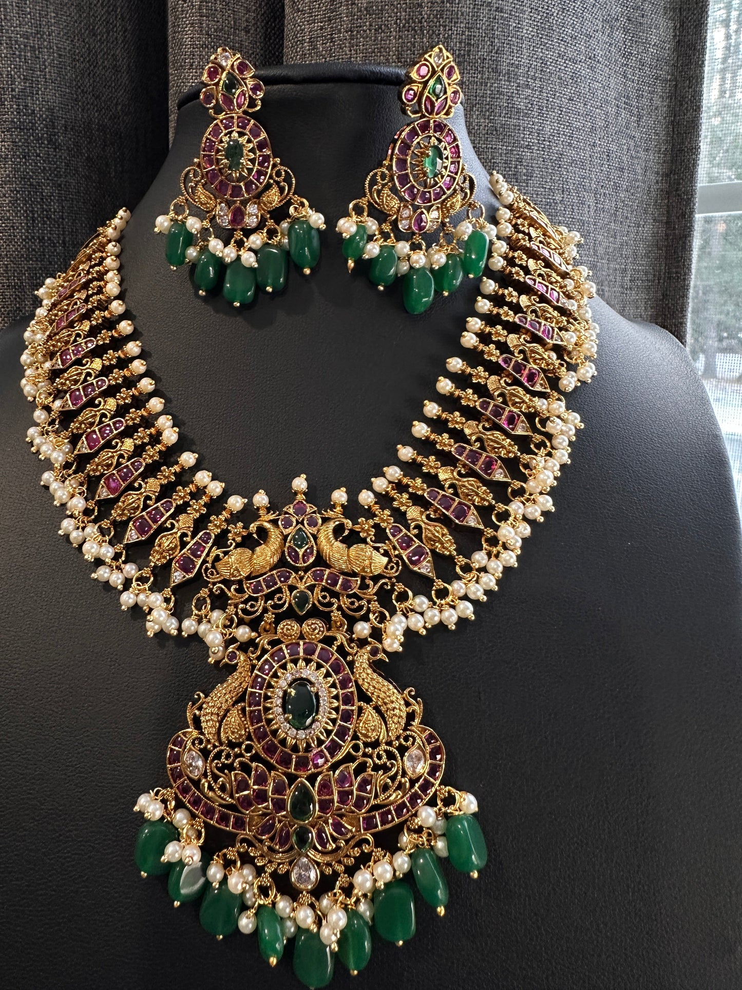 Matte Kemp Peacock Short Necklace