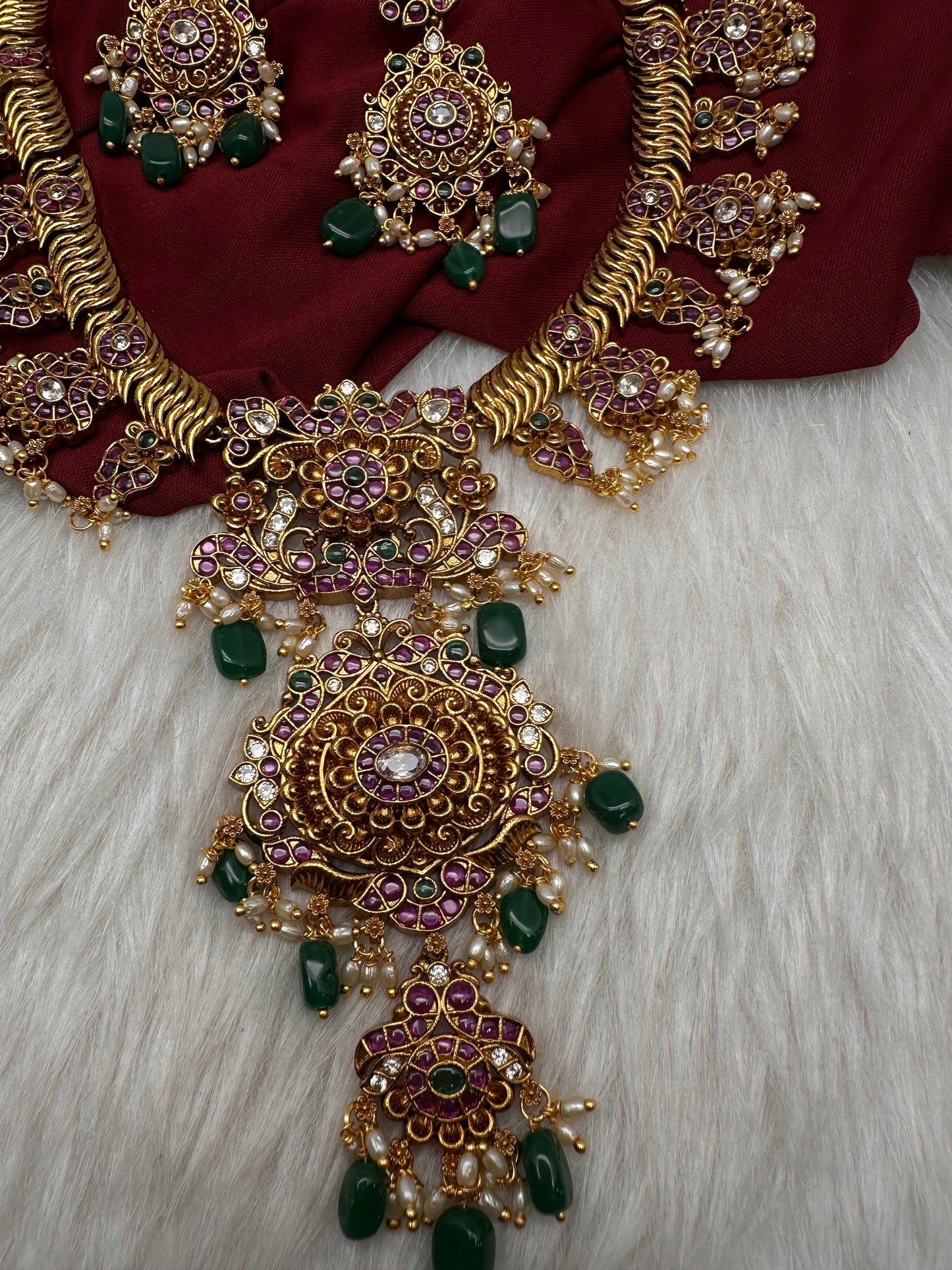 Matte Kemp Jalebi Short Necklace