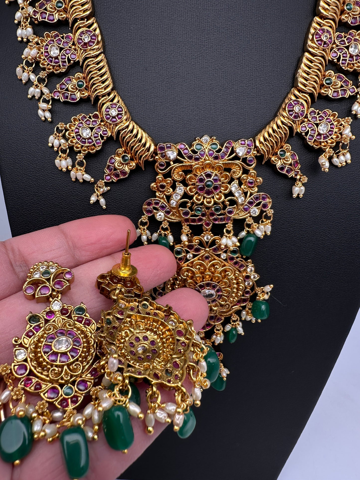 Matte Kemp Jalebi Short Necklace