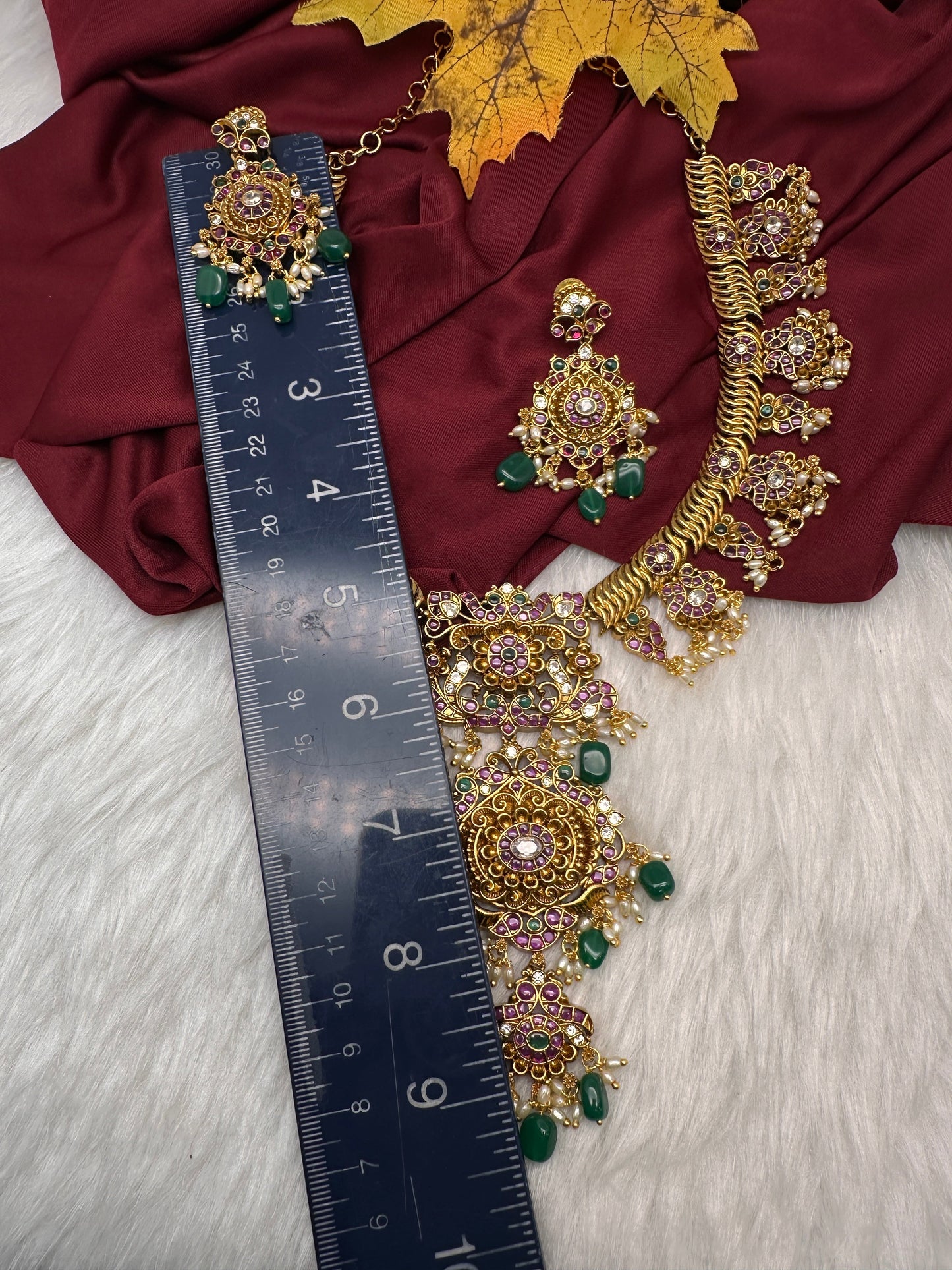 Matte Kemp Jalebi Short Necklace